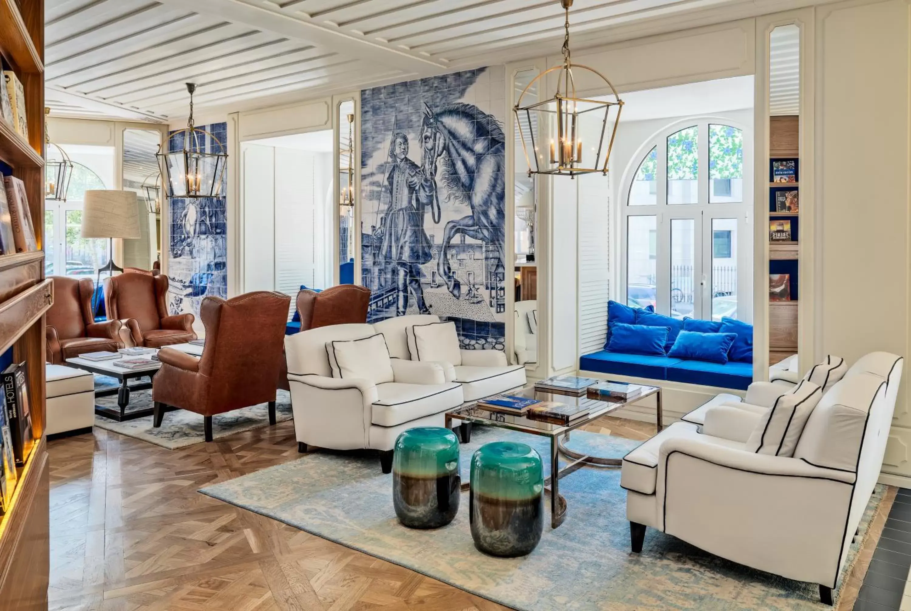 Lounge or bar in H10 Duque de Loule Lounge or bar in H10 Duque de Loule