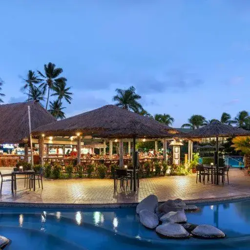Restaurant/places to eat, Swimming Pool in Outrigger Fiji Beach Resort
