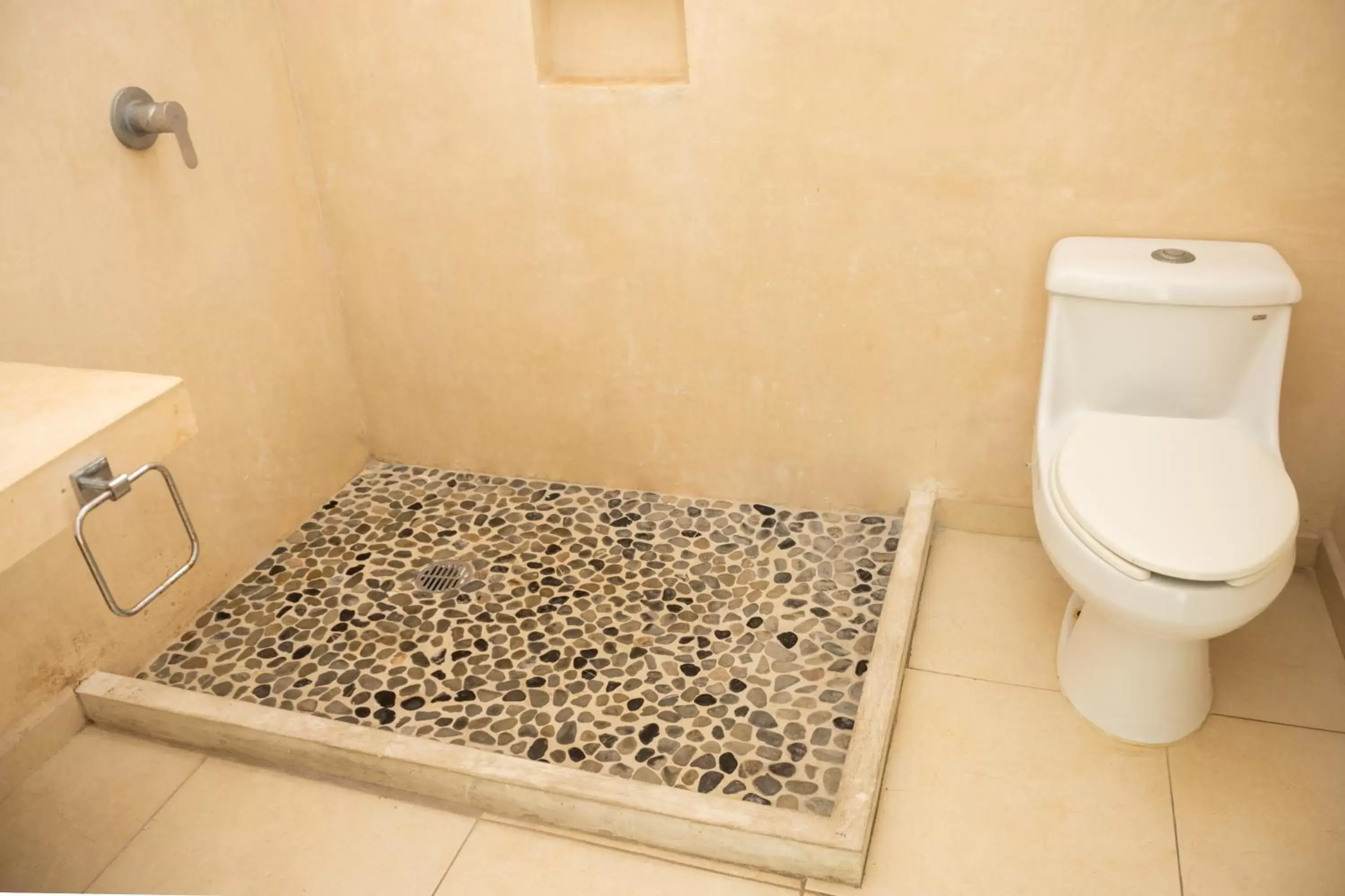 Shower, Bathroom in Hotel Paso del Mar