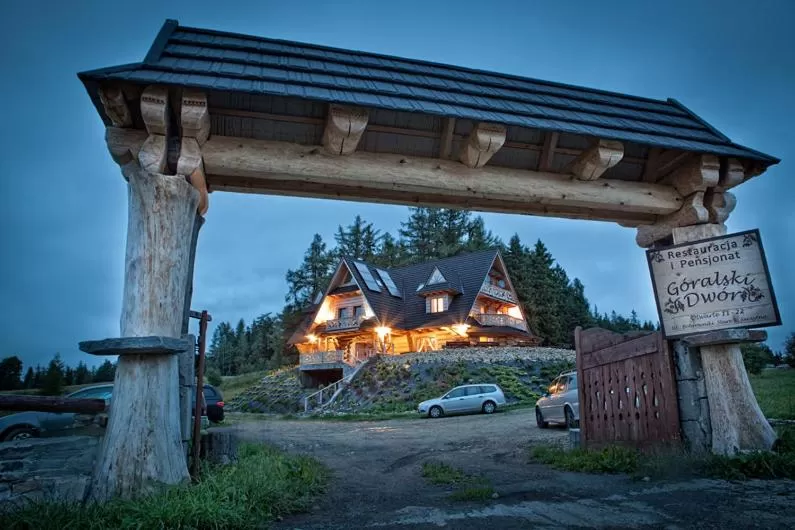 Property building in Góralski Dwór