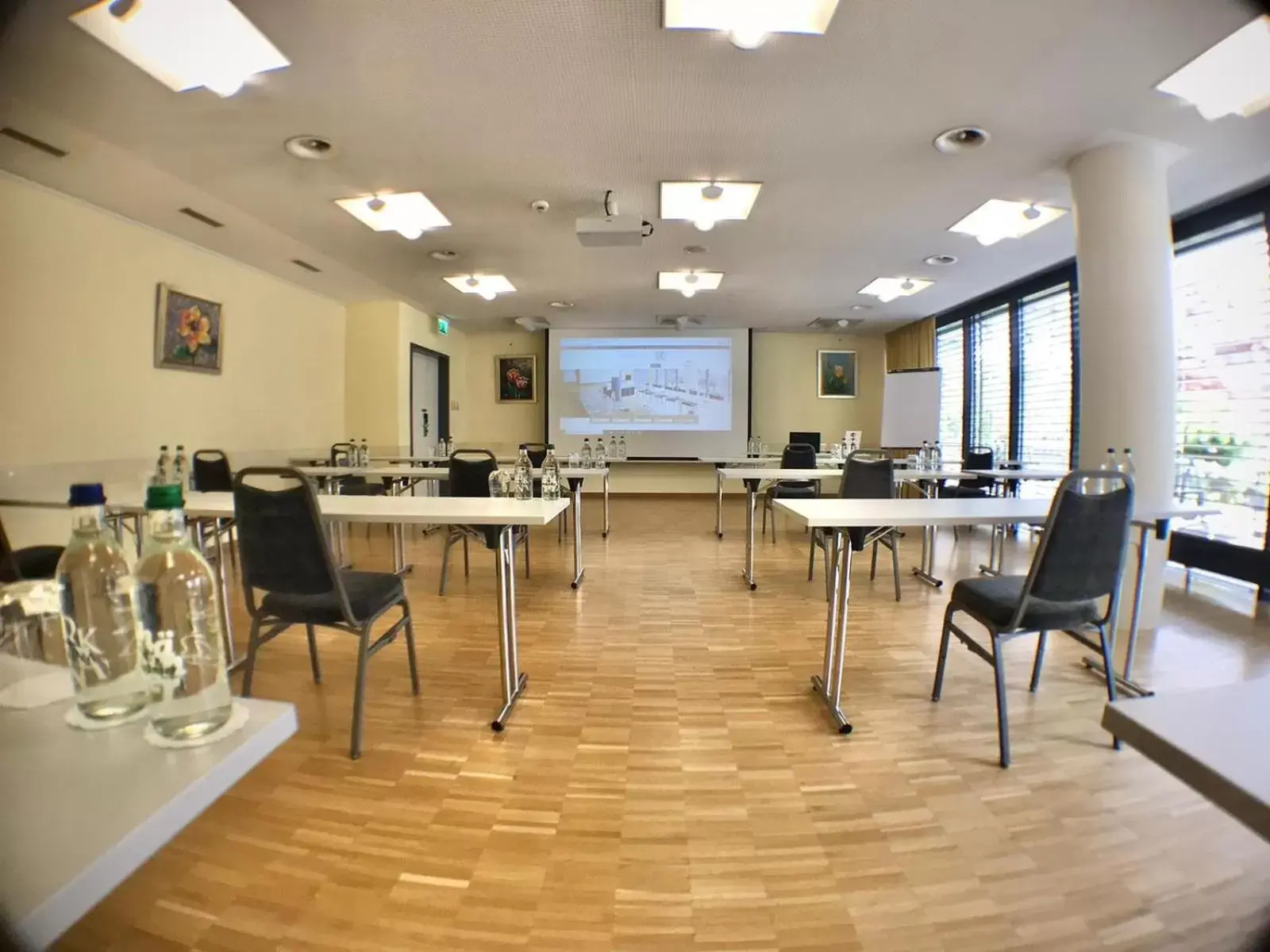 Business facilities, Restaurant/Places to Eat in Hotel Engel Business & Lifestyle