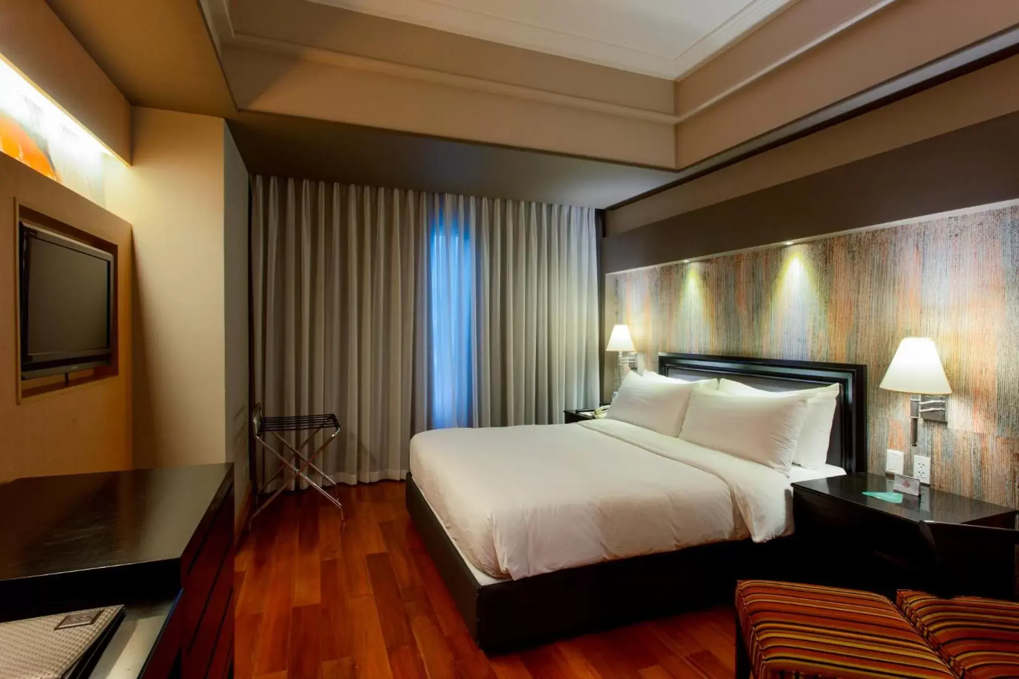 Photo of the whole room, Bed in The Bellevue Manila