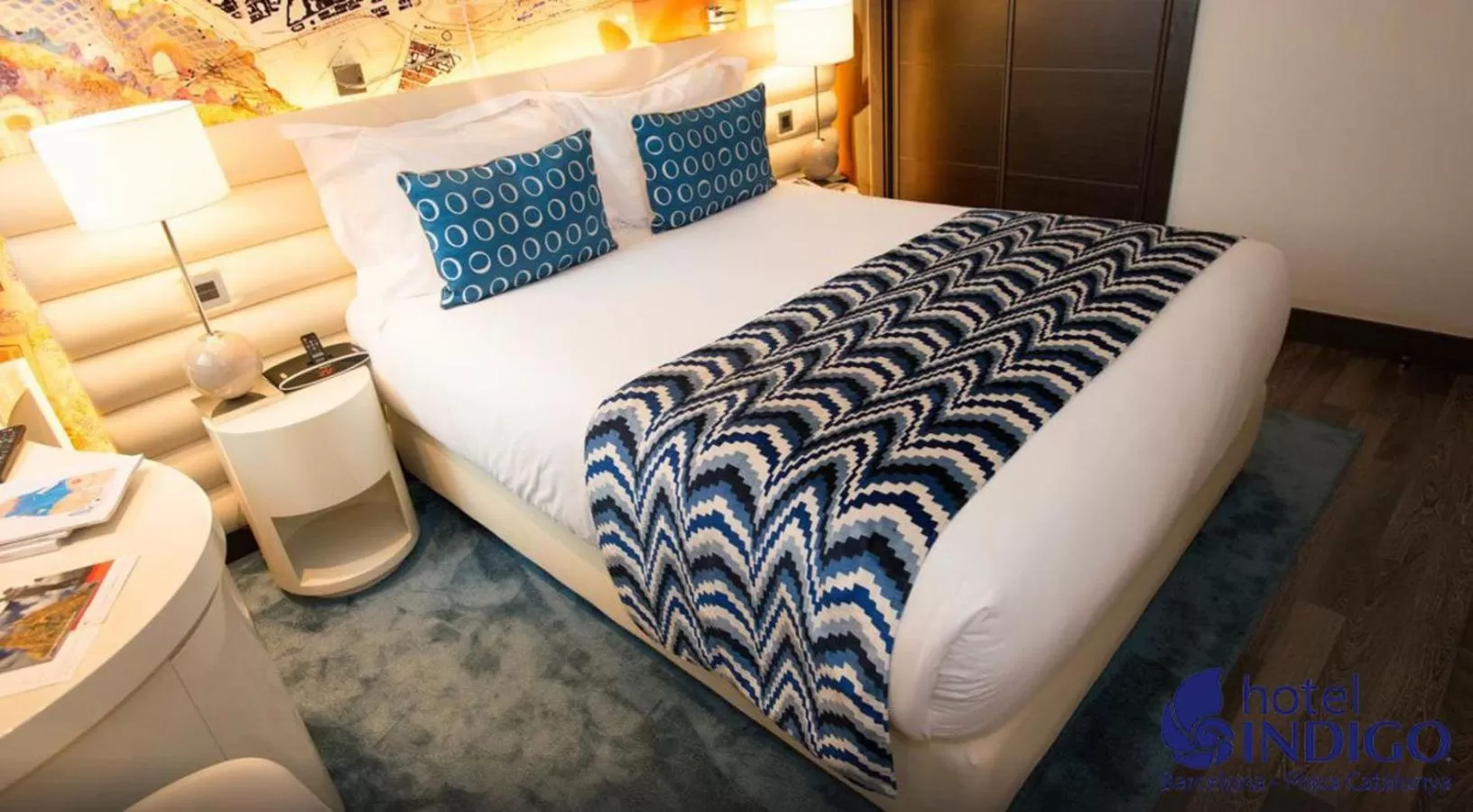 Bed in Hotel Indigo Barcelona - Plaza Catalunya 4Sup by IHG