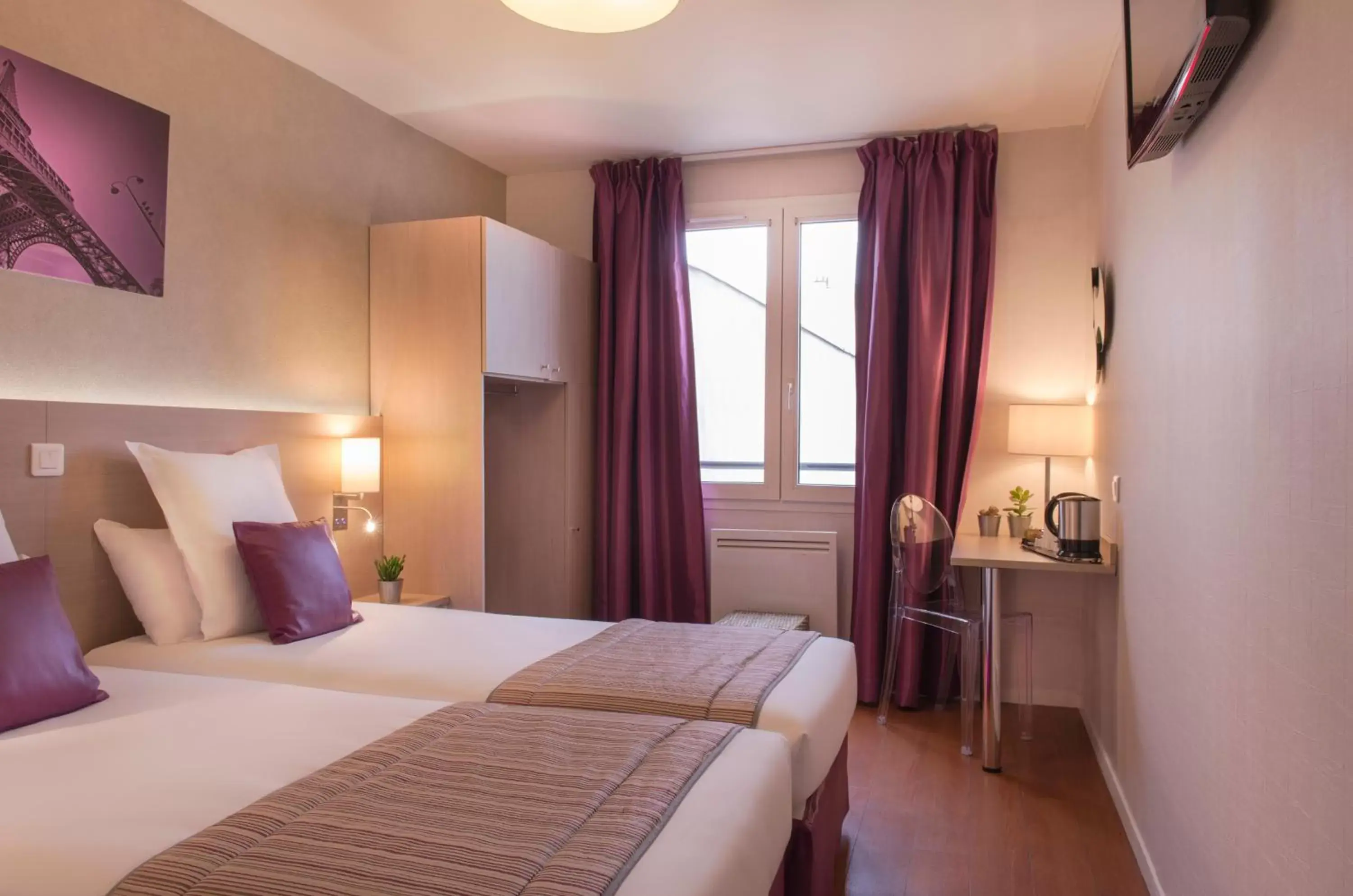 Photo of the whole room, Bed in Classics Hotel Bastille