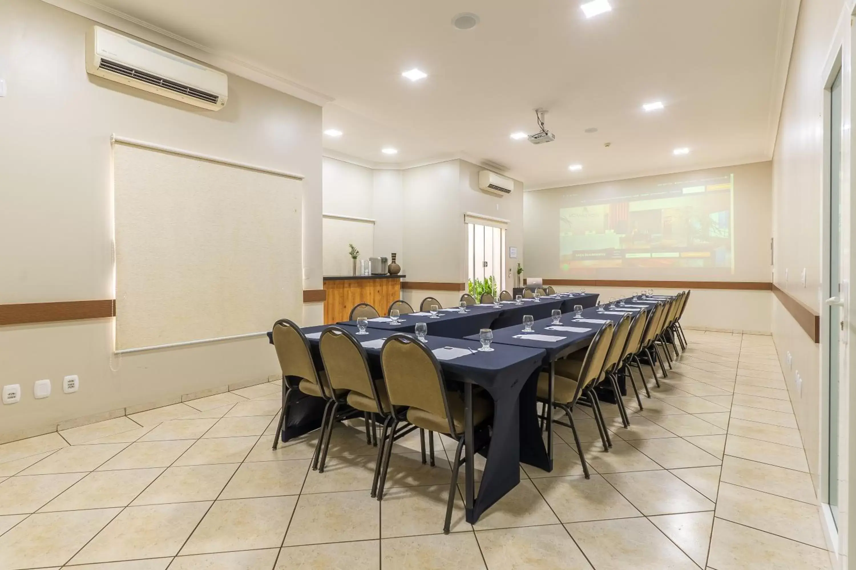 Meeting/conference room in Ucayali Hotel