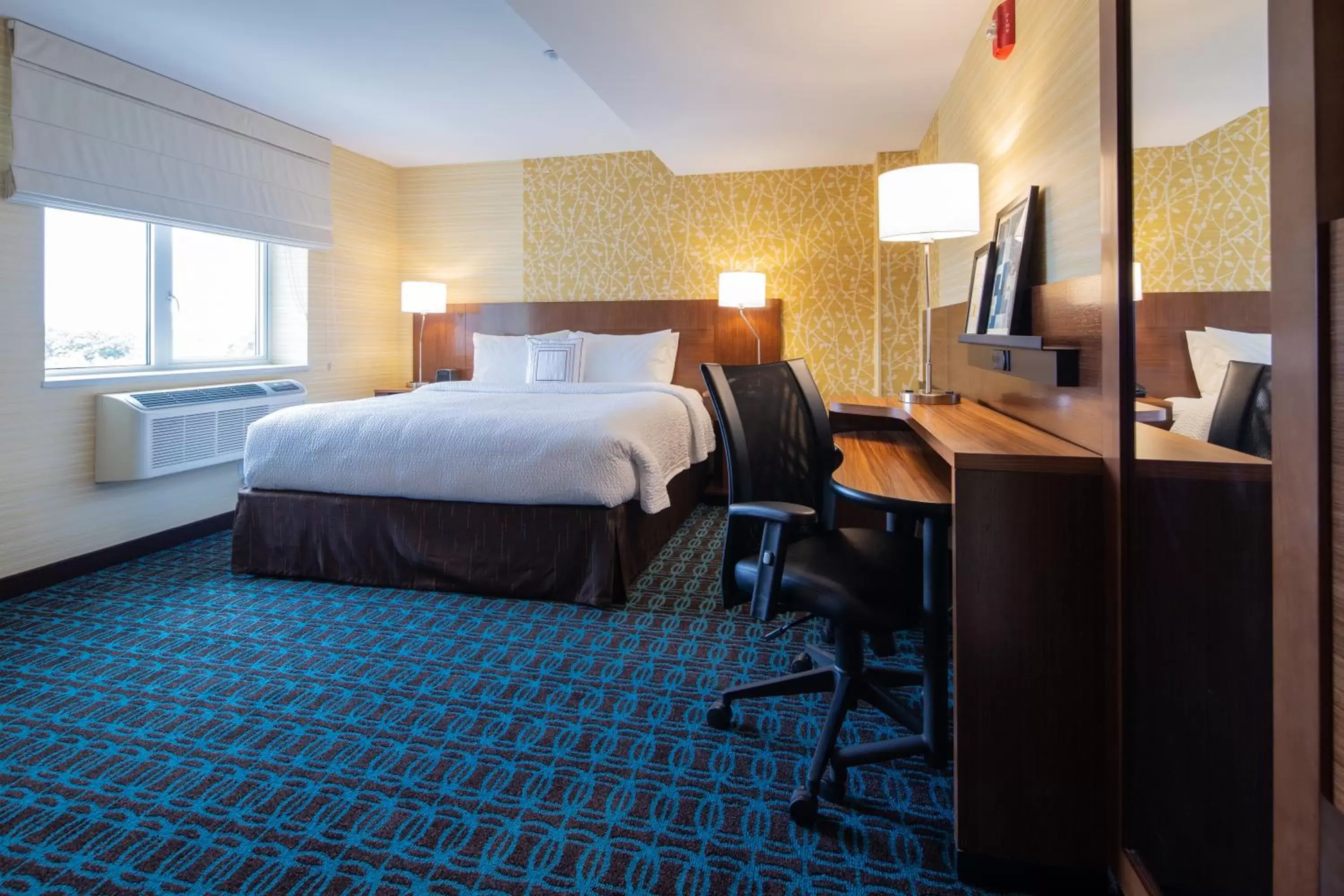 Bed in Fairfield Inn & Suites by Marriott New York Queens/Fresh Meadows