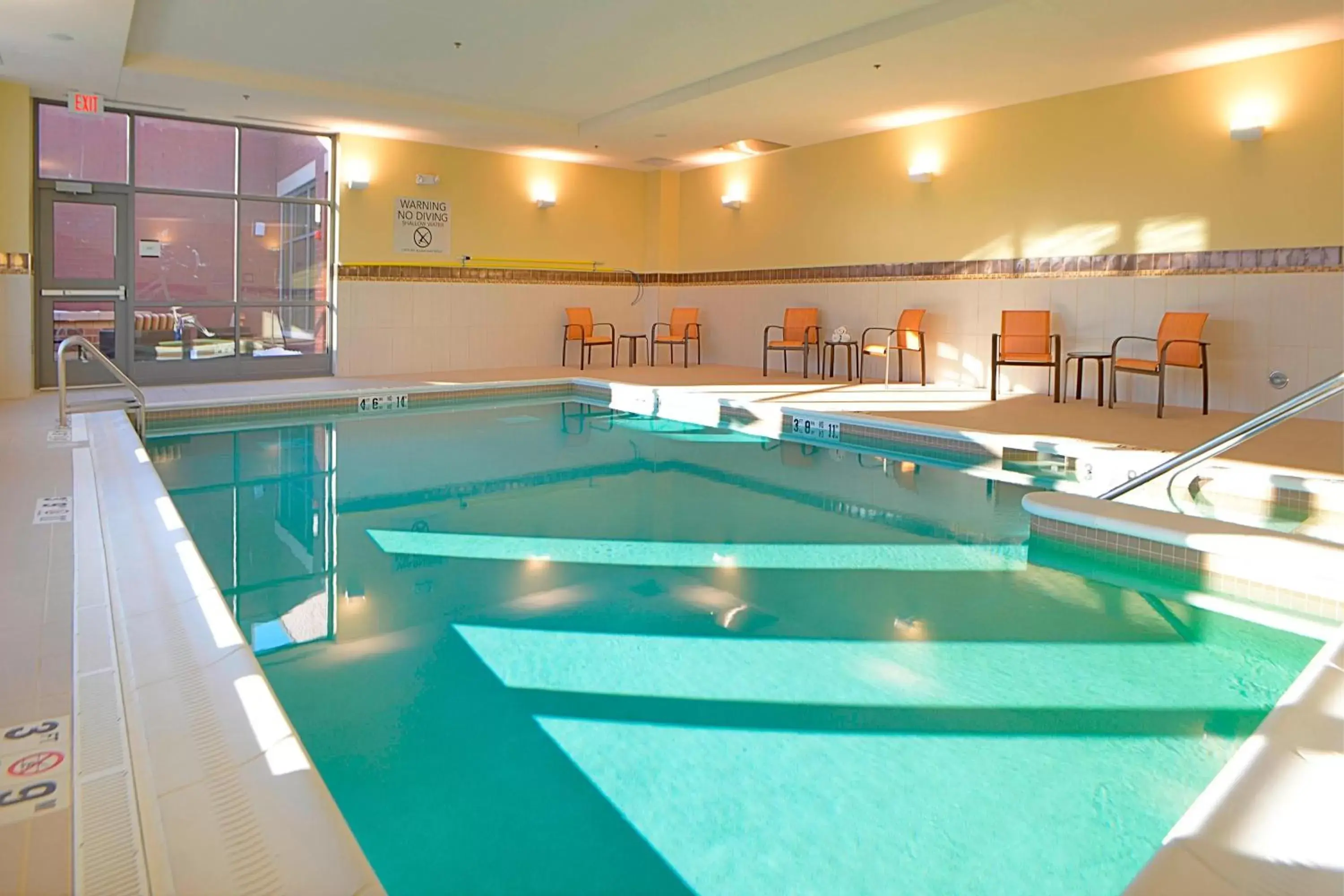 Swimming Pool in Courtyard by Marriott Muncie at Horizon Convention Center