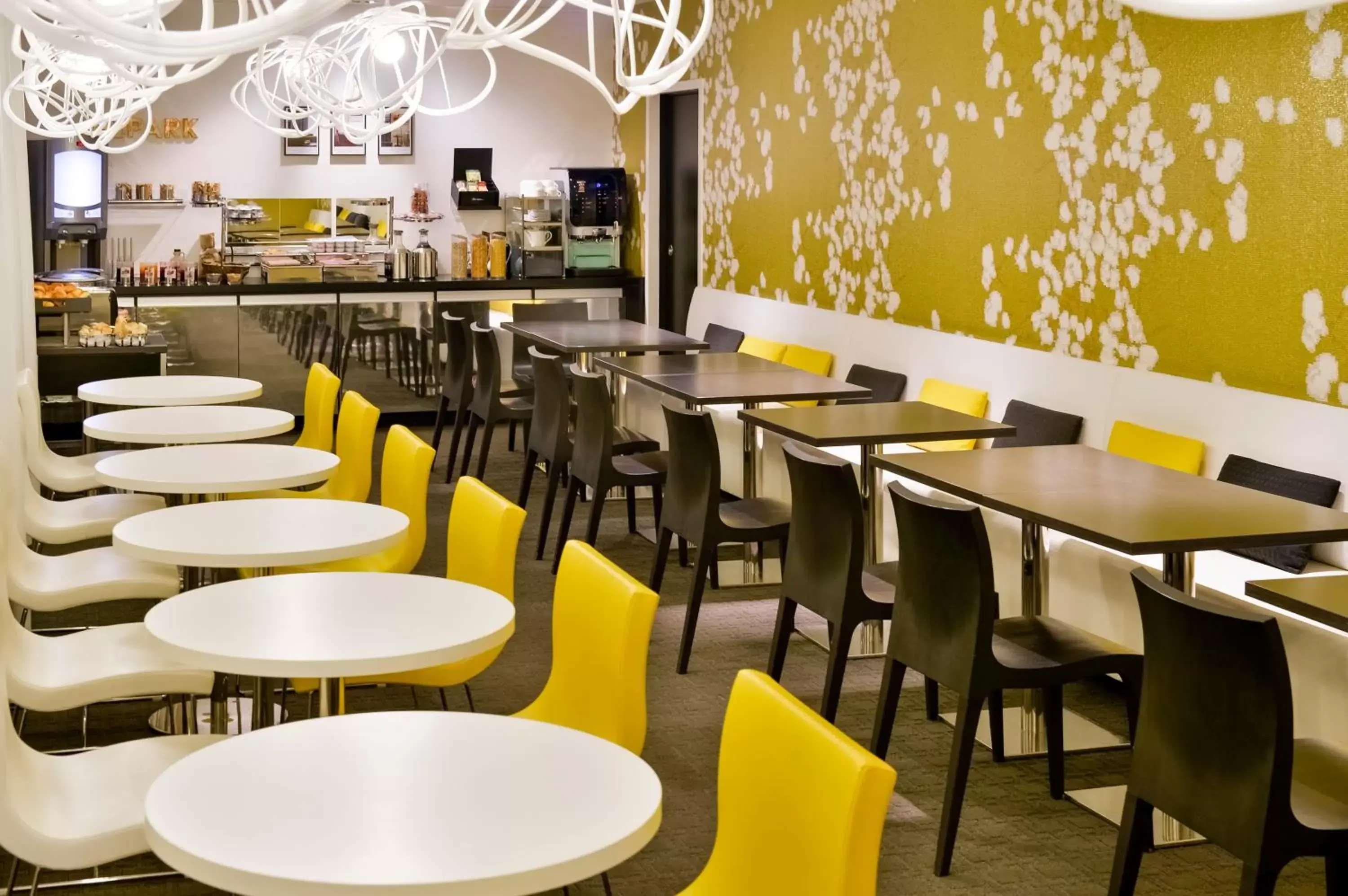 Buffet breakfast, Restaurant/Places to Eat in Adagio Grenoble Centre
