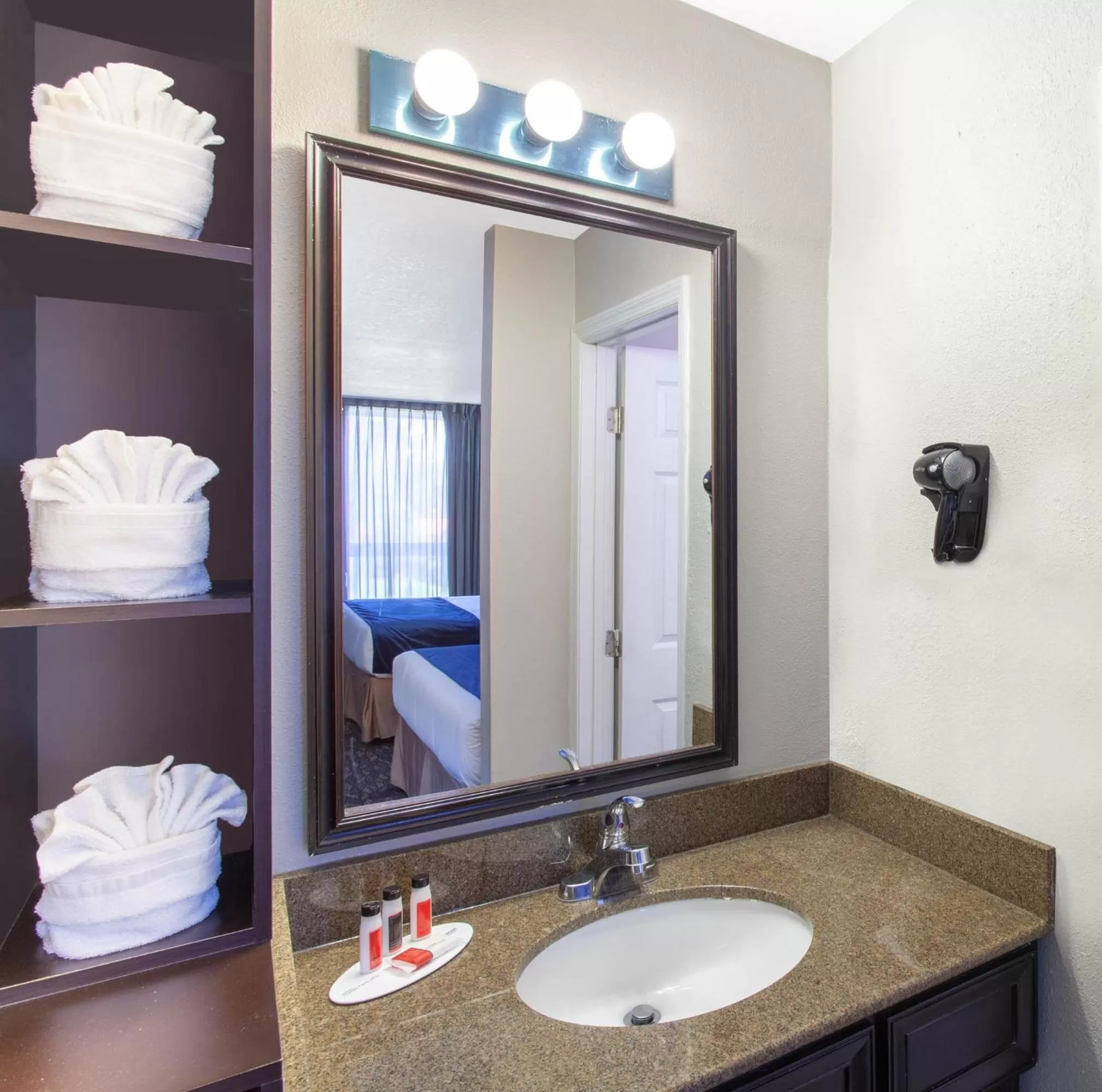 Bathroom in Grand Hotel Orlando at Universal Blvd - Shuttle to Theme Parks