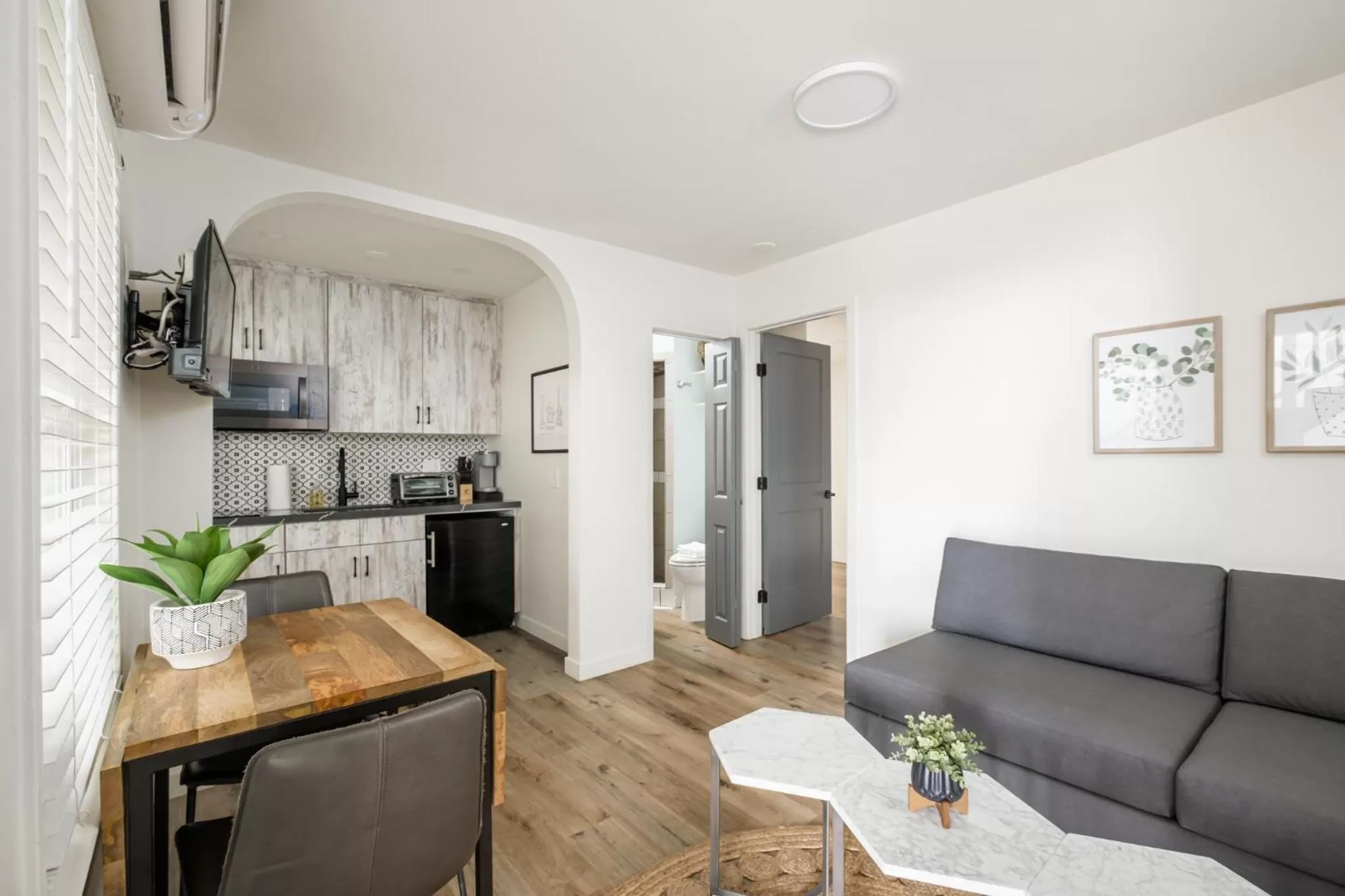 Kitchen or kitchenette in The Marbella