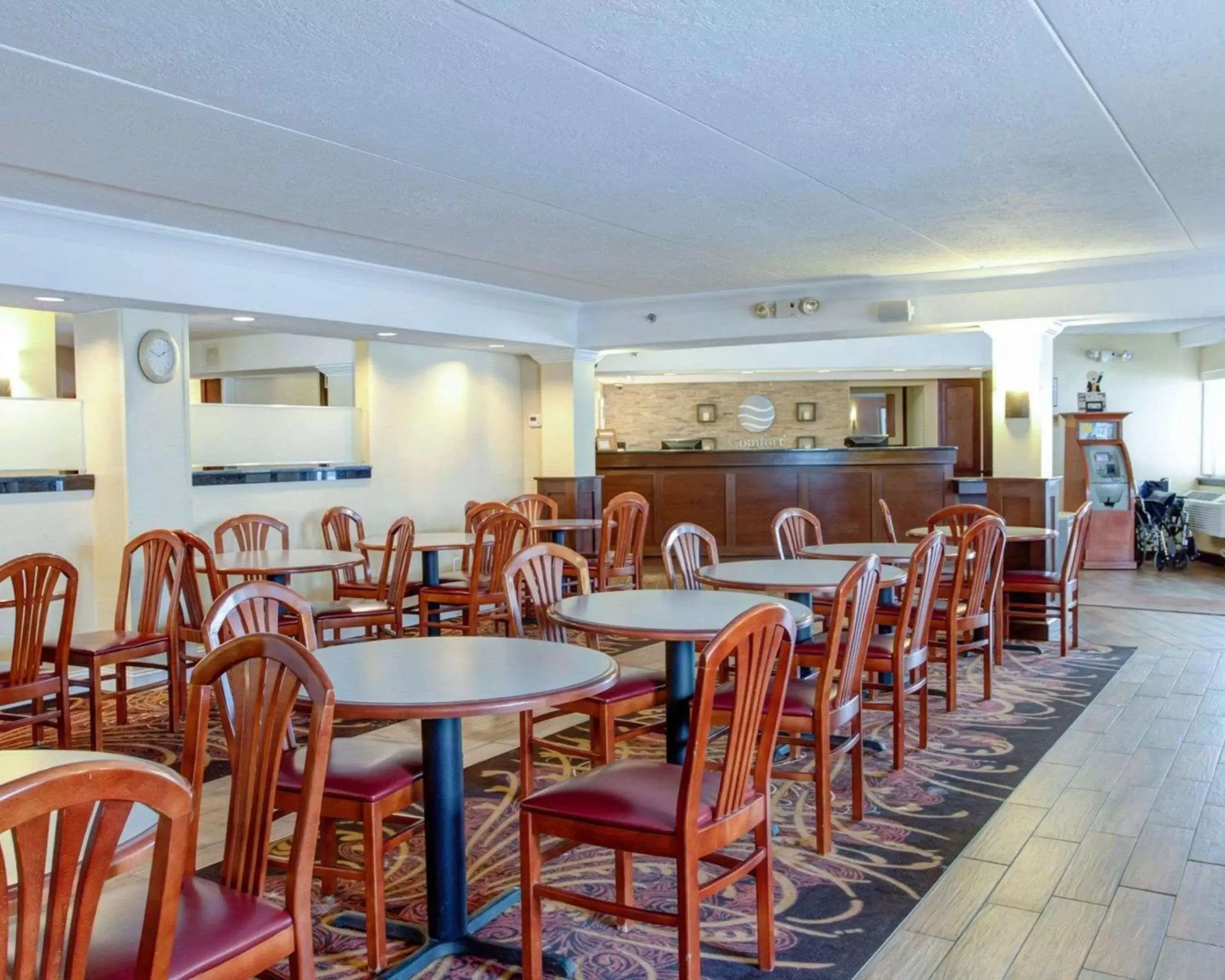 Restaurant/Places to Eat in Comfort Inn Bangor