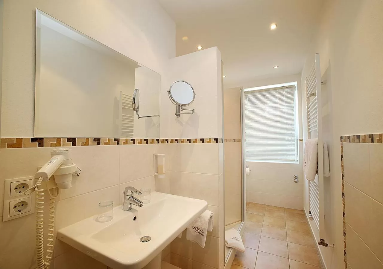 Bathroom in Hotel Brenner