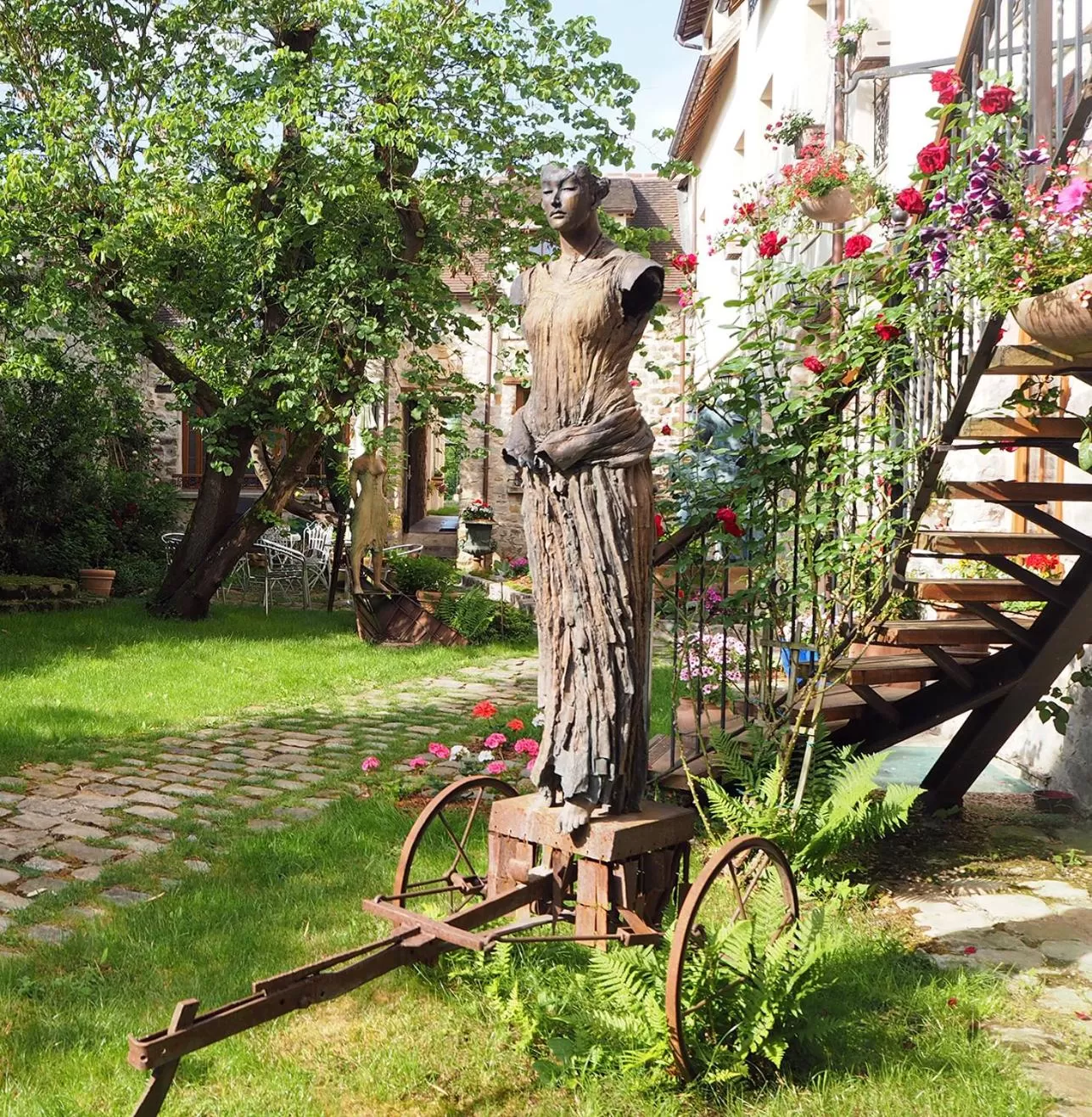Garden in Besharat Gallery & Museum