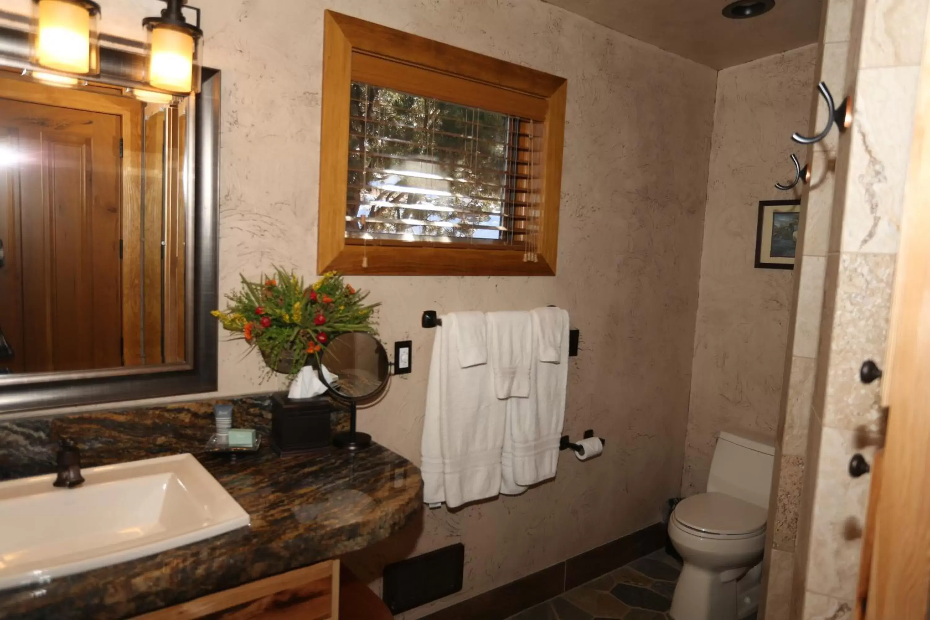 Bathroom in Cougar Ridge