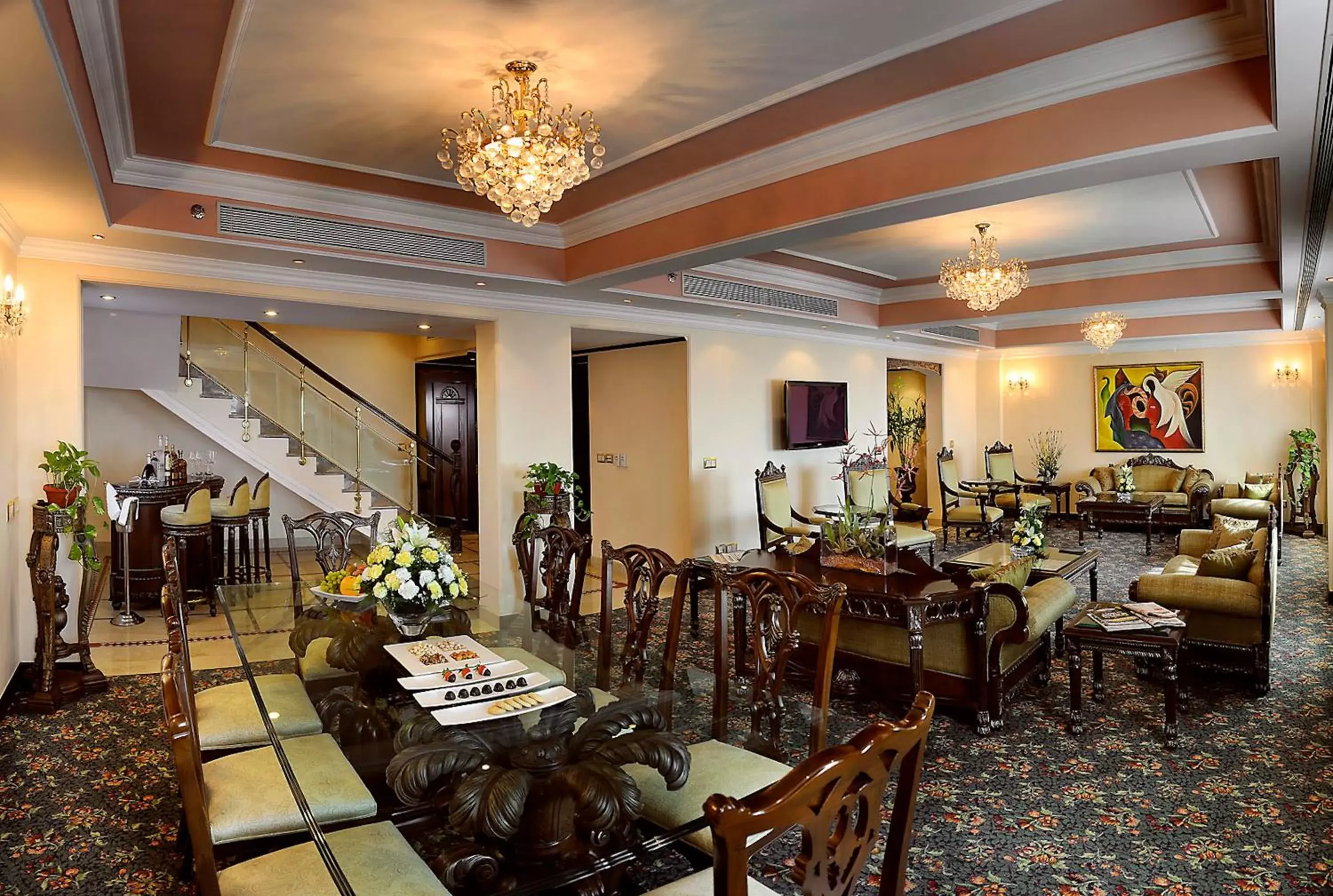 Lounge or bar in The Suryaa Hotel New Delhi