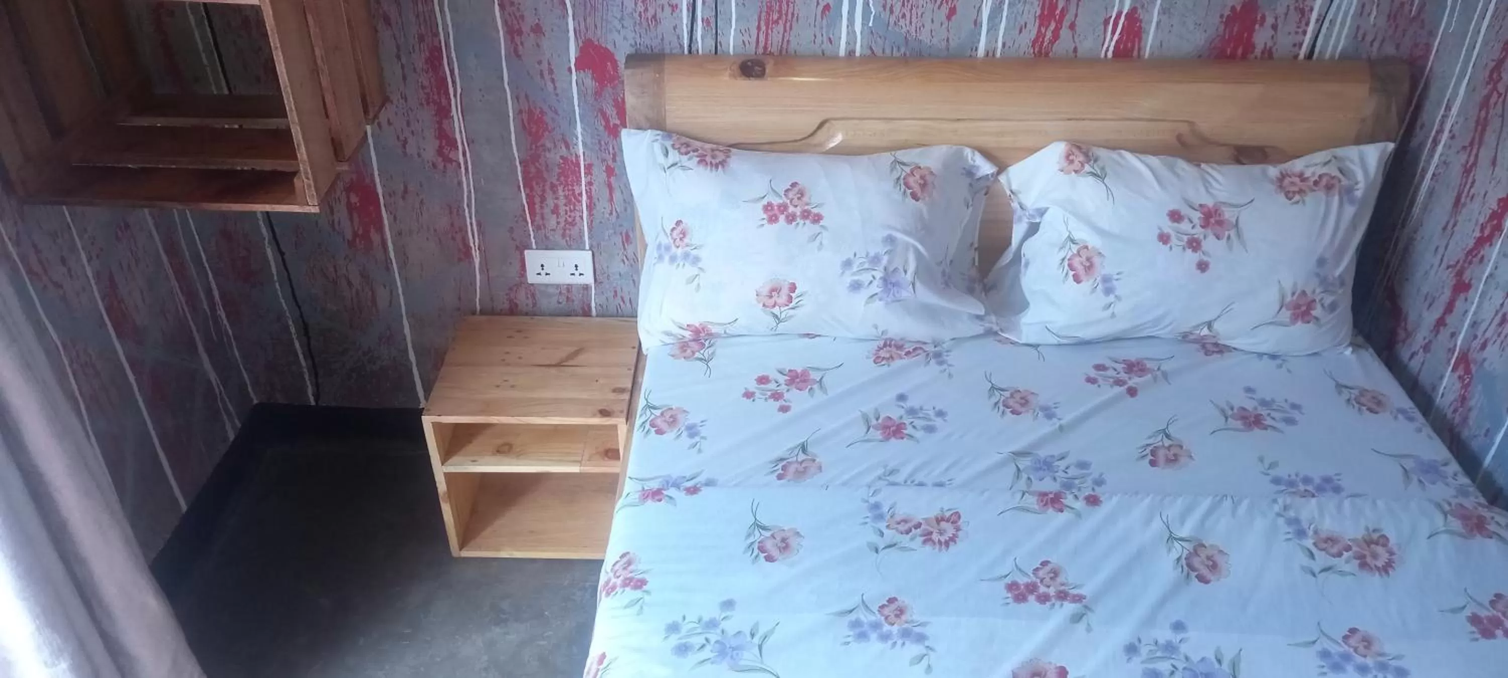 Bed in Tommy's Budget Rooms