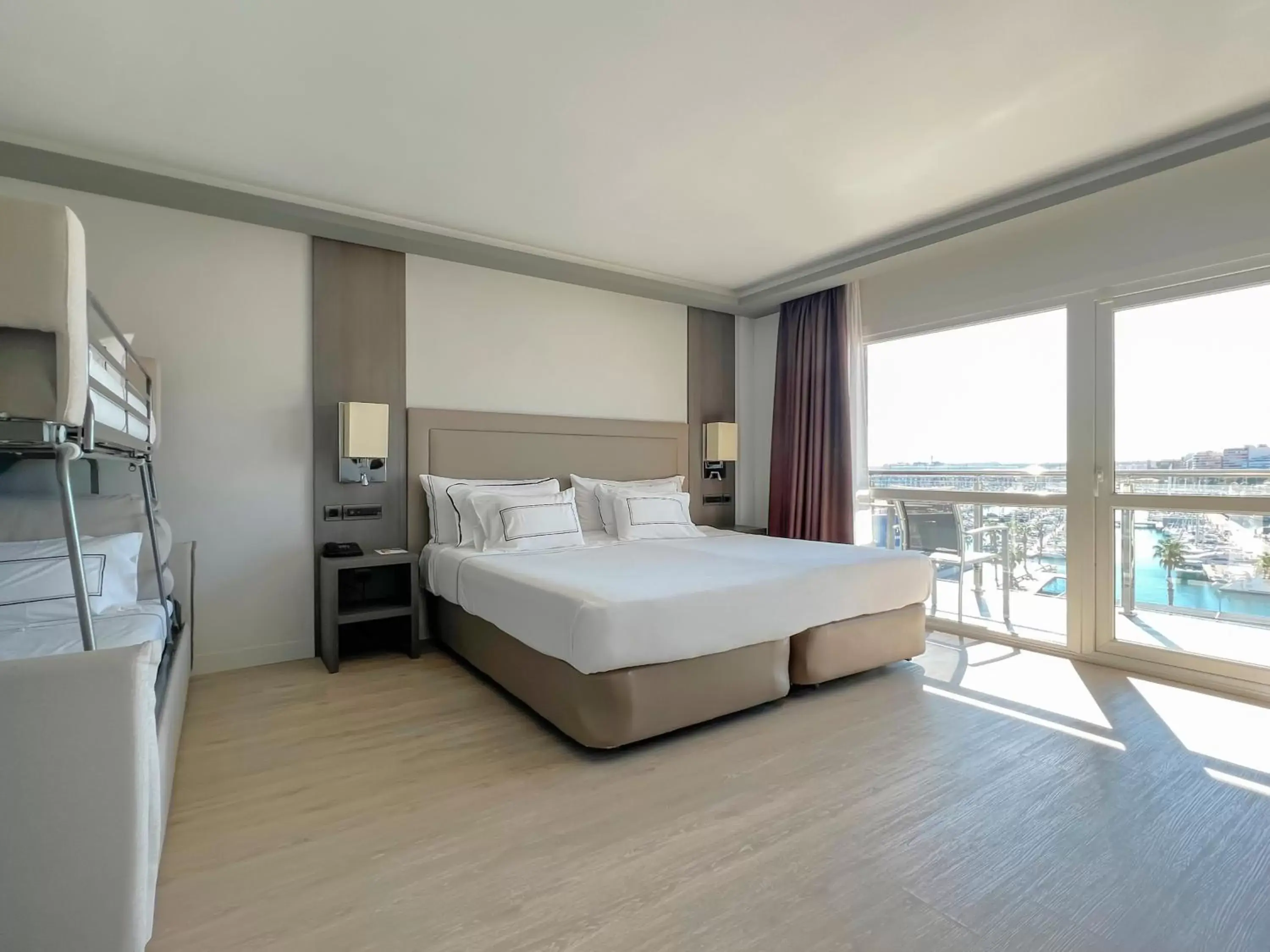 Bed in Melia Alicante