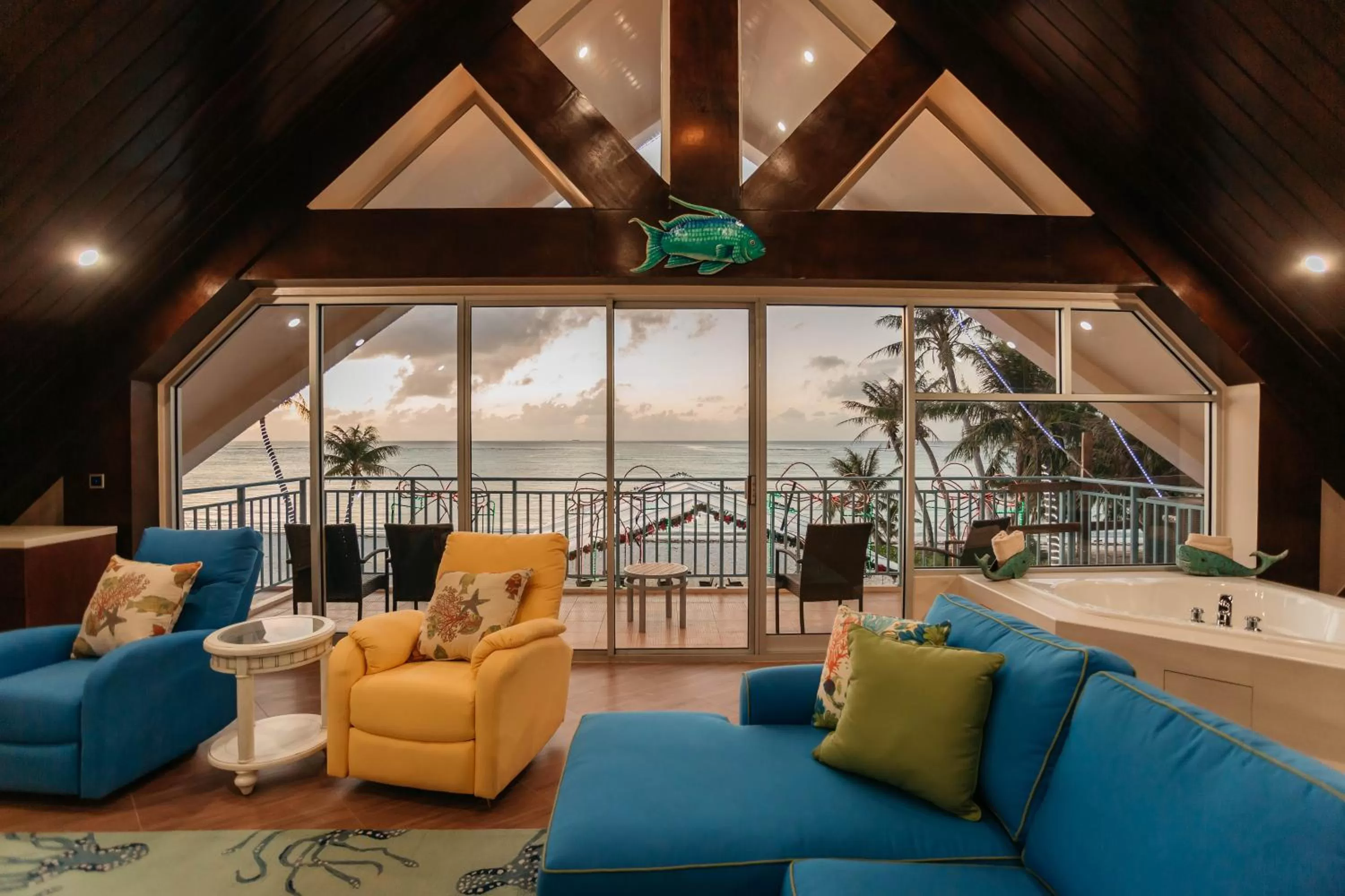 Living room in Surfrider Resort Hotel