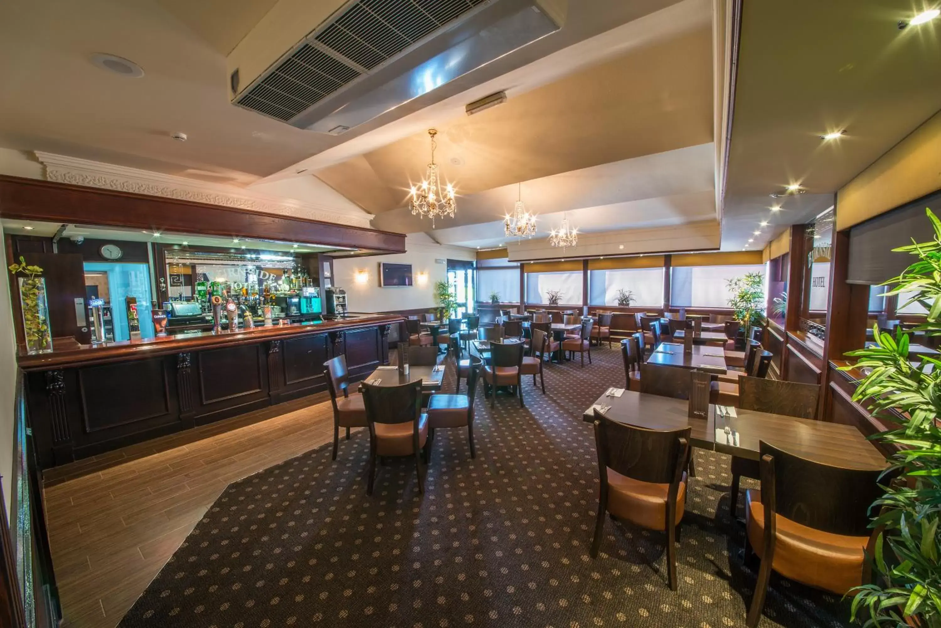Lounge or bar, Restaurant/Places to Eat in The Burnside Hotel