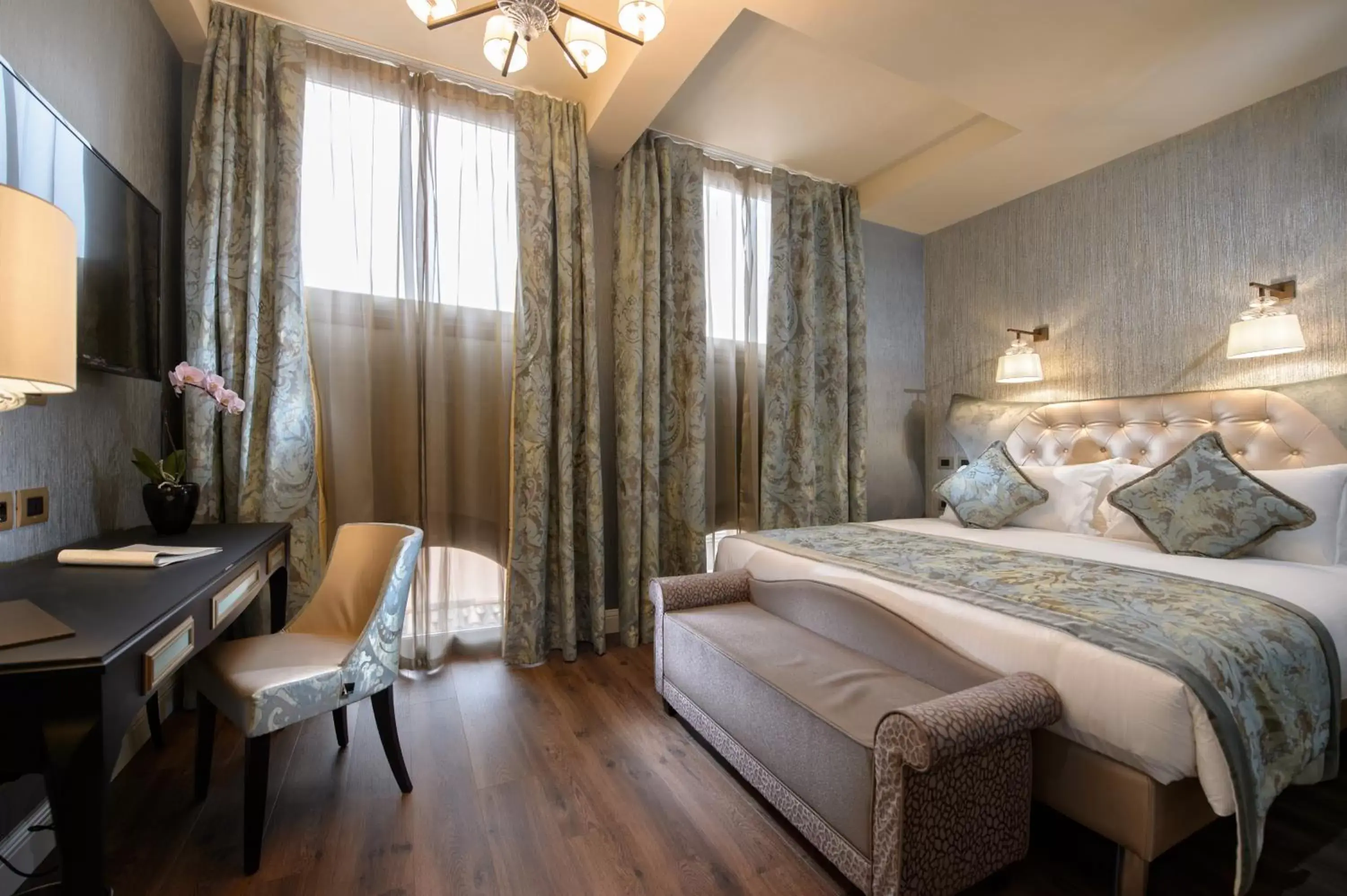 Bedroom, Bed in Palazzo Veneziano - Venice Collection Bedroom, Bed in Palazzo Veneziano - Venice Collection