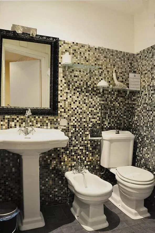 Bathroom in Venice Dose Suite