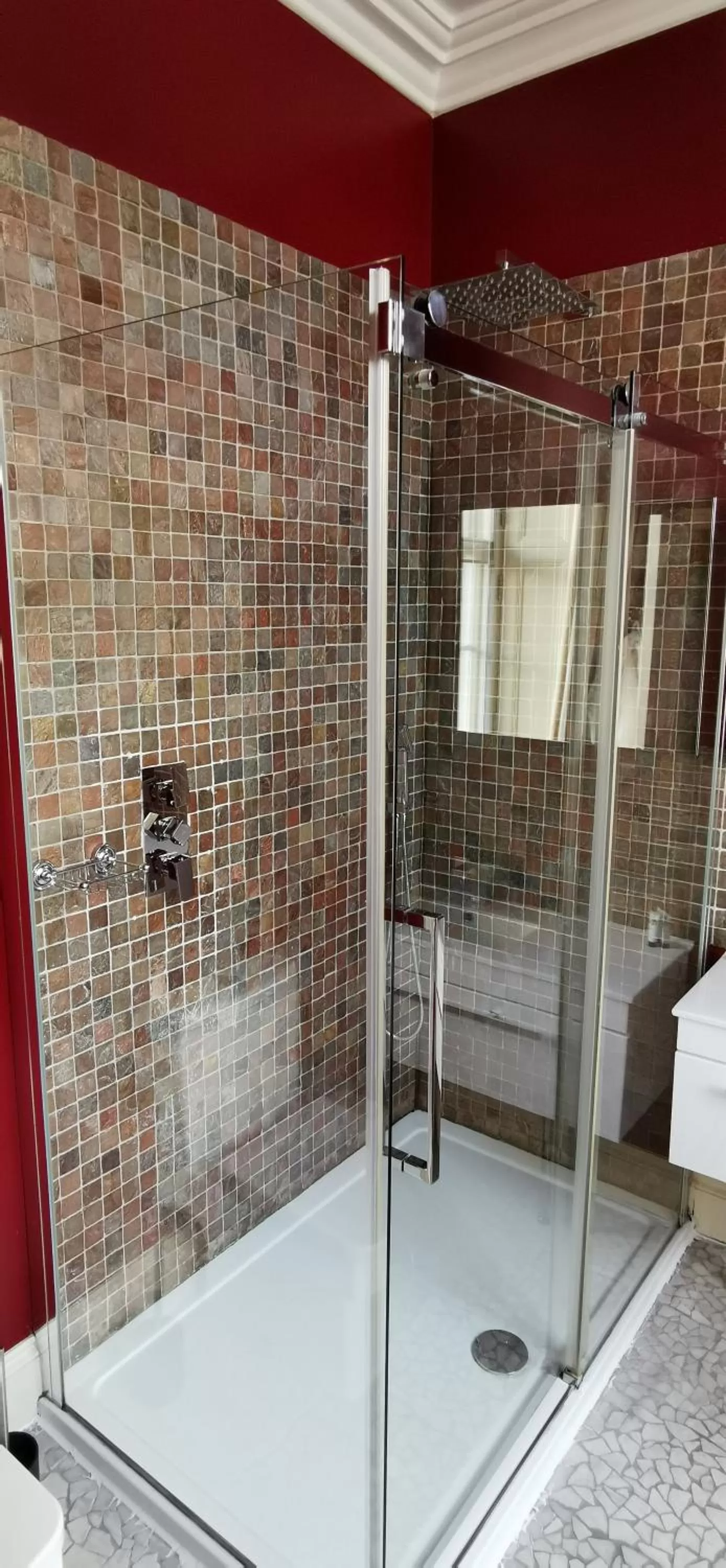 Bathroom in Buccleuch and Queensberry Arms Hotel