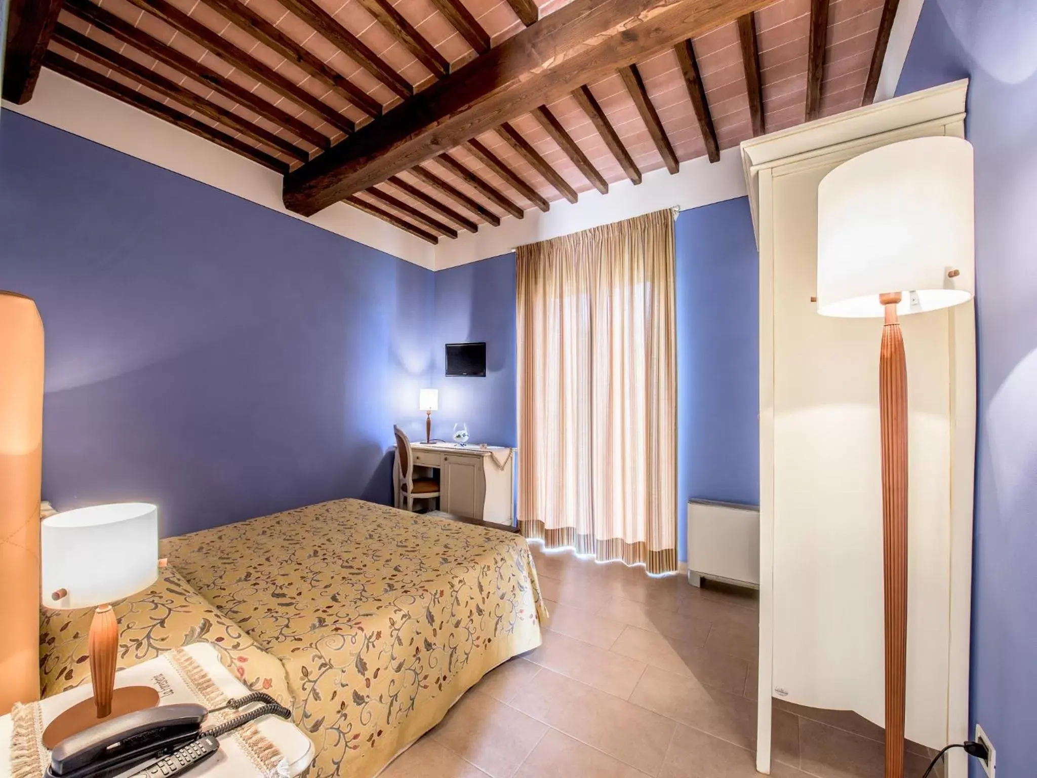 Bedroom, Bed in Albergo La Foresteria