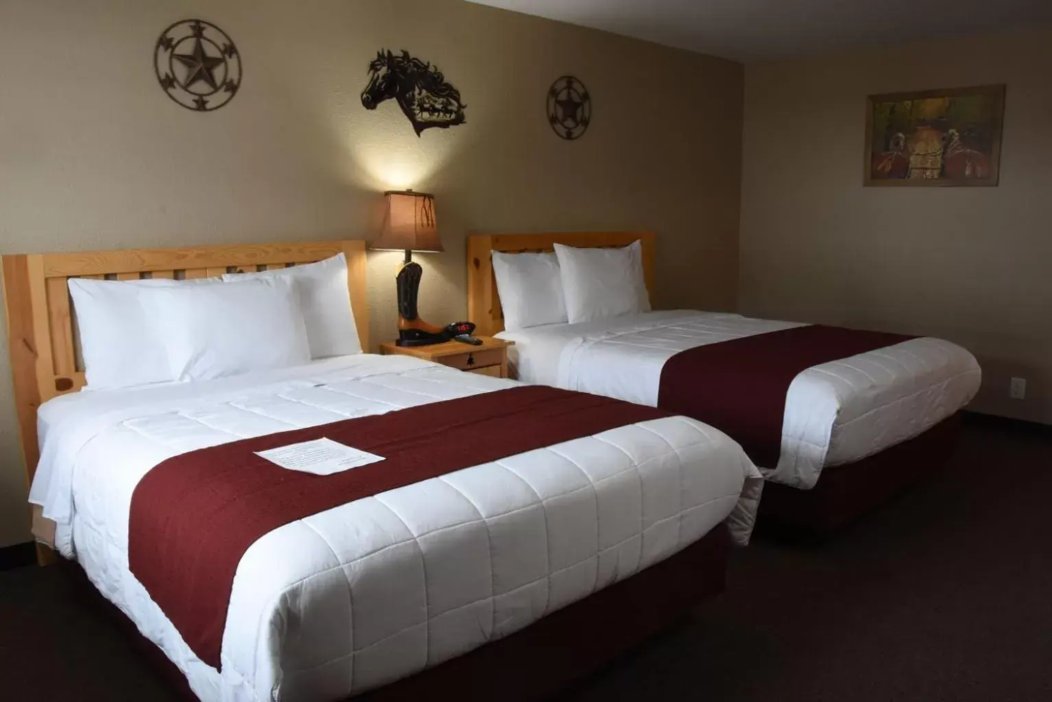 Bedroom, Bed in Woodside Dells Hotel & Suites