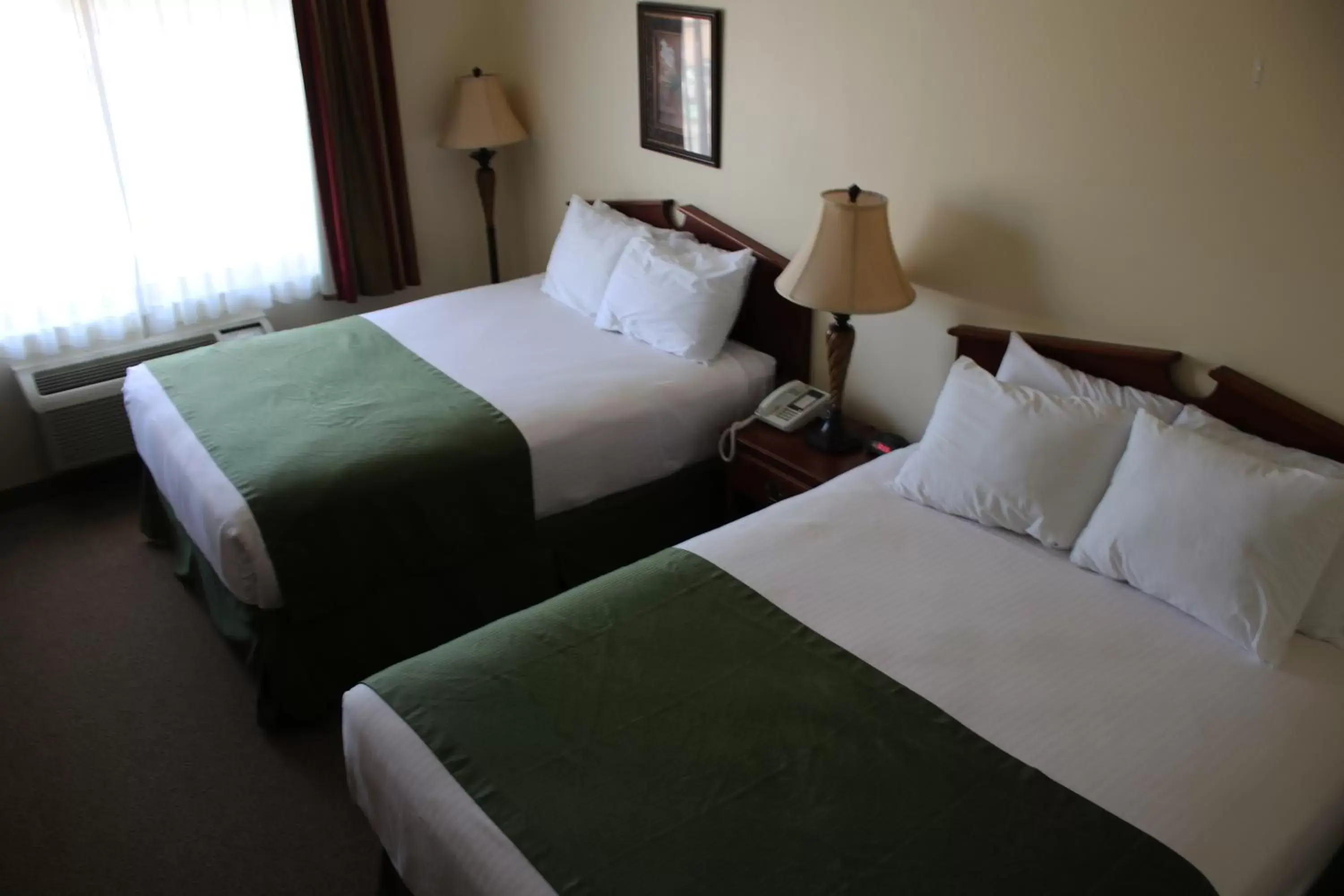 Photo of the whole room, Bed in The Edgewood Hotel and Suites