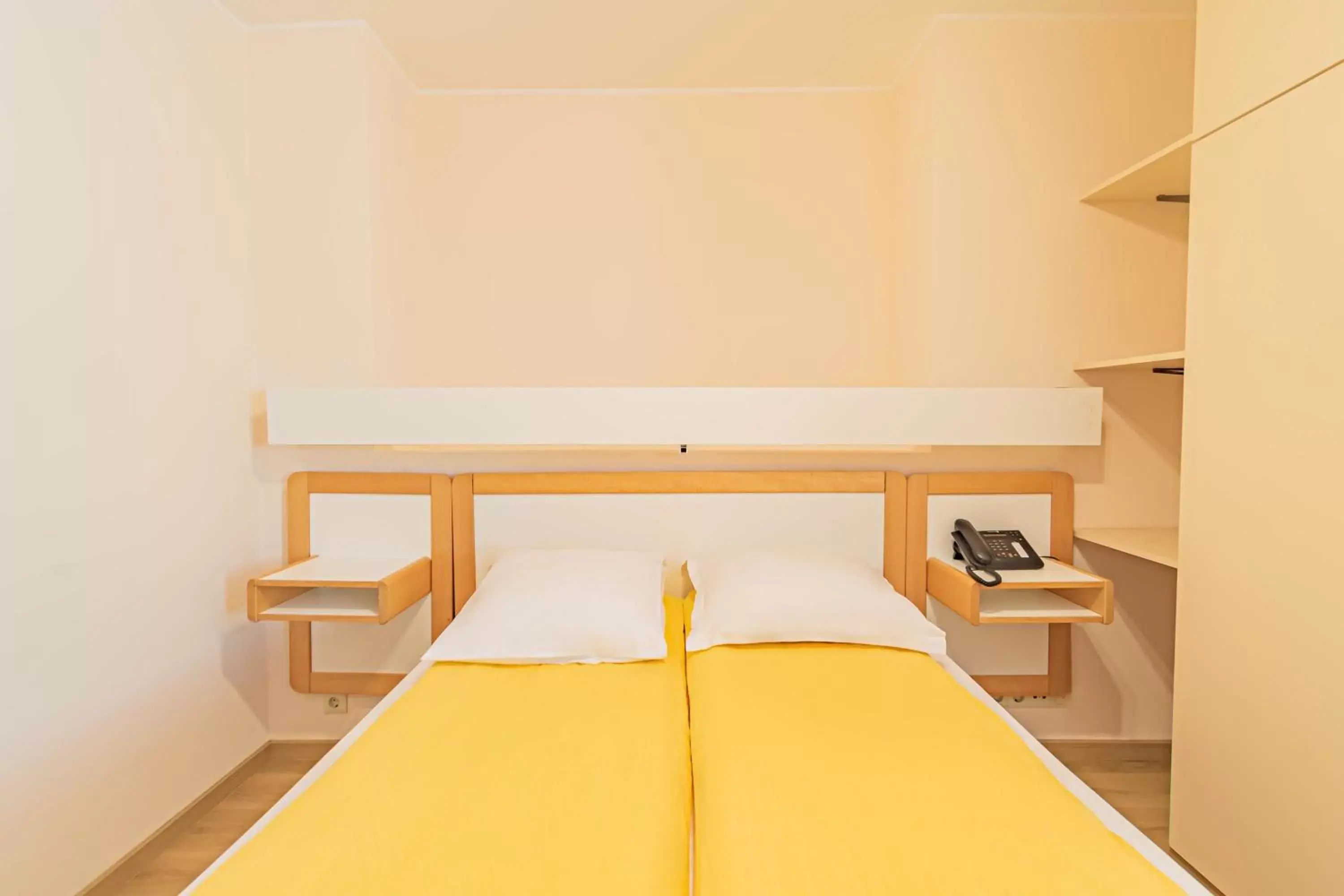 Twin Room in Hotel Le Postillon Twin Room in Hotel Le Postillon