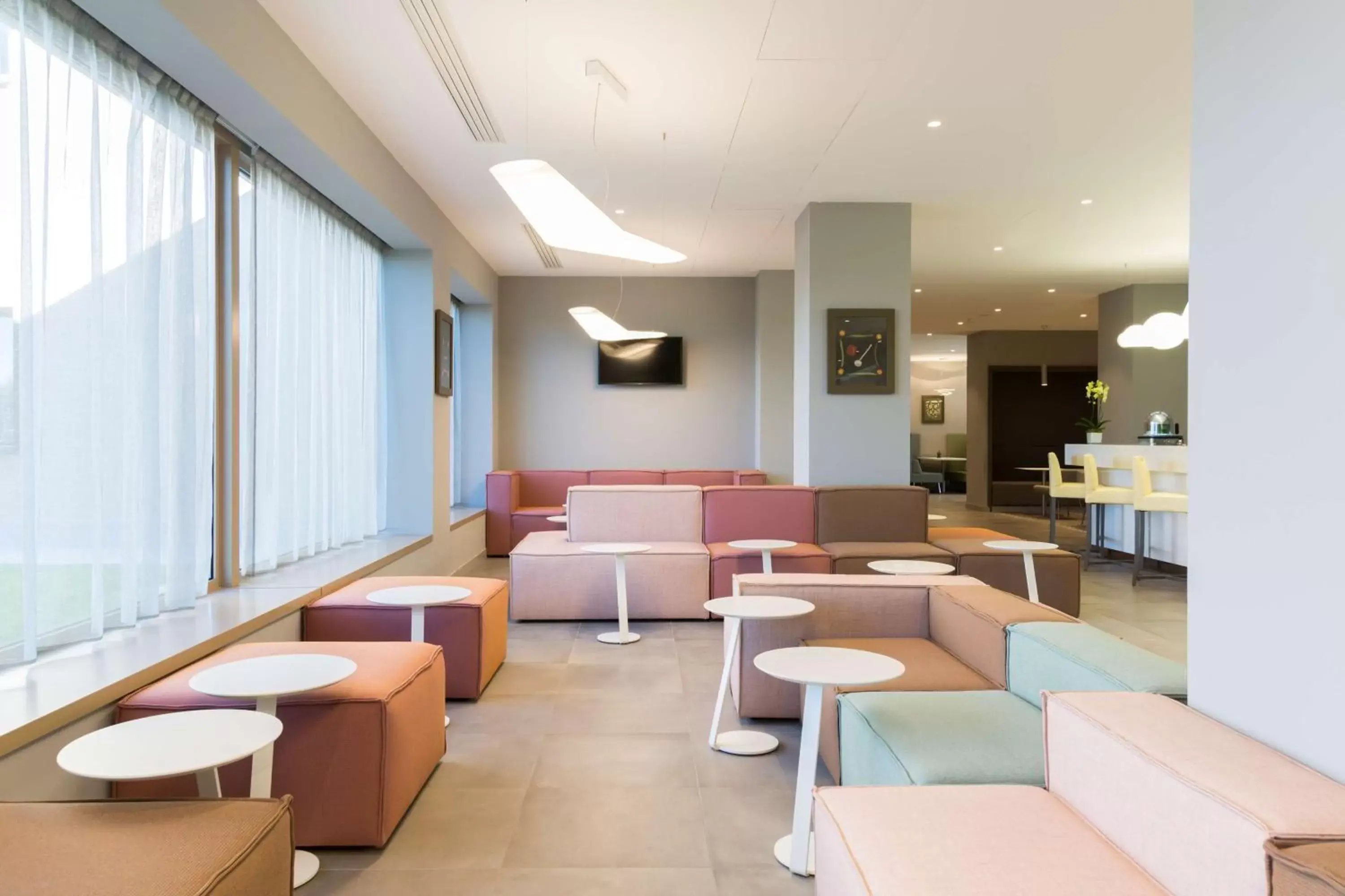Lobby or reception, Lounge/Bar in Hampton By Hilton Rome East
