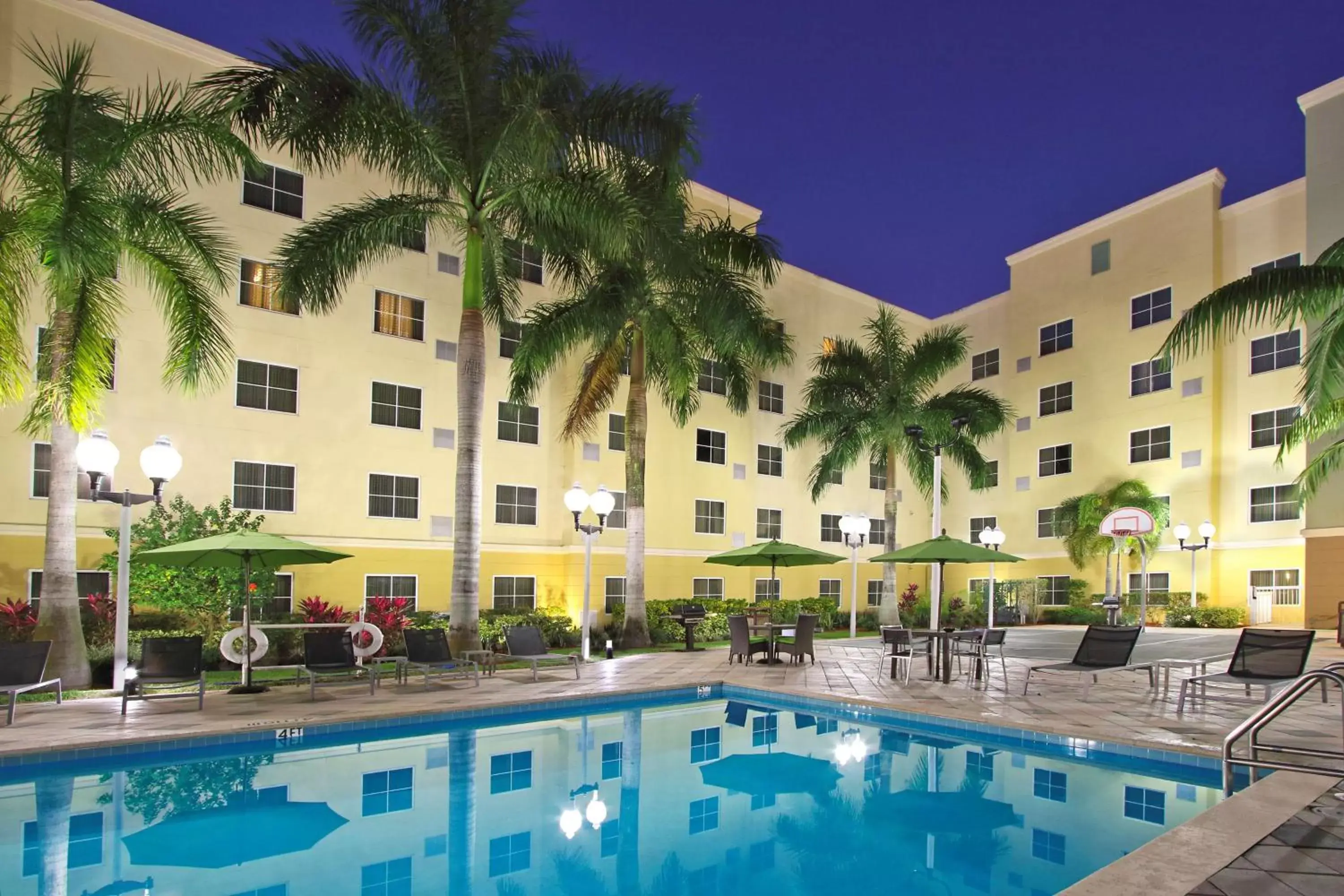 Pool view, Property Building in Homewood Suites by Hilton Miami - Airport West