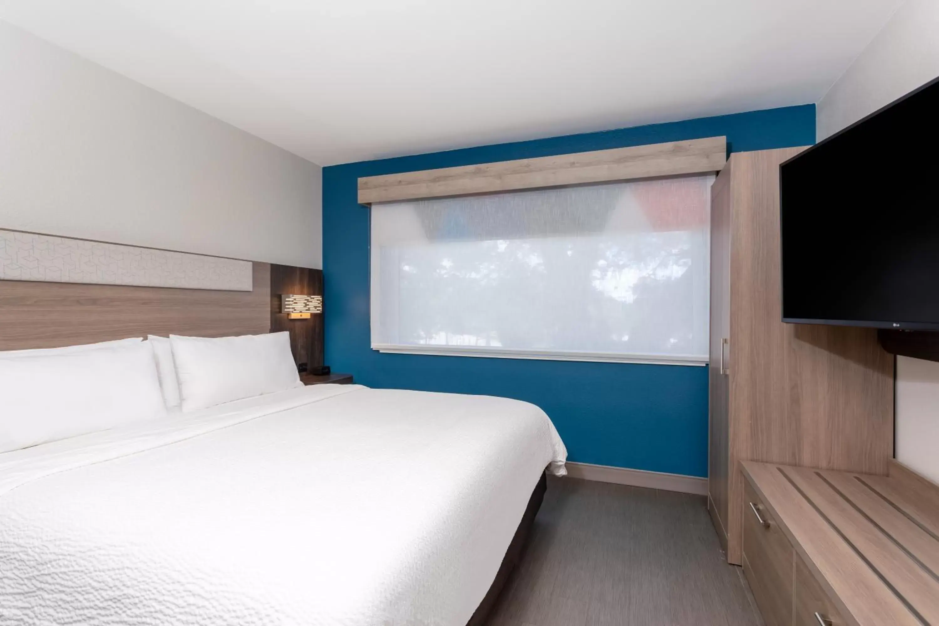 Bed in Holiday Inn Express Hotel Clearwater East - ICOT Center by IHG Bed in Holiday Inn Express Hotel Clearwater East - ICOT Center by IHG