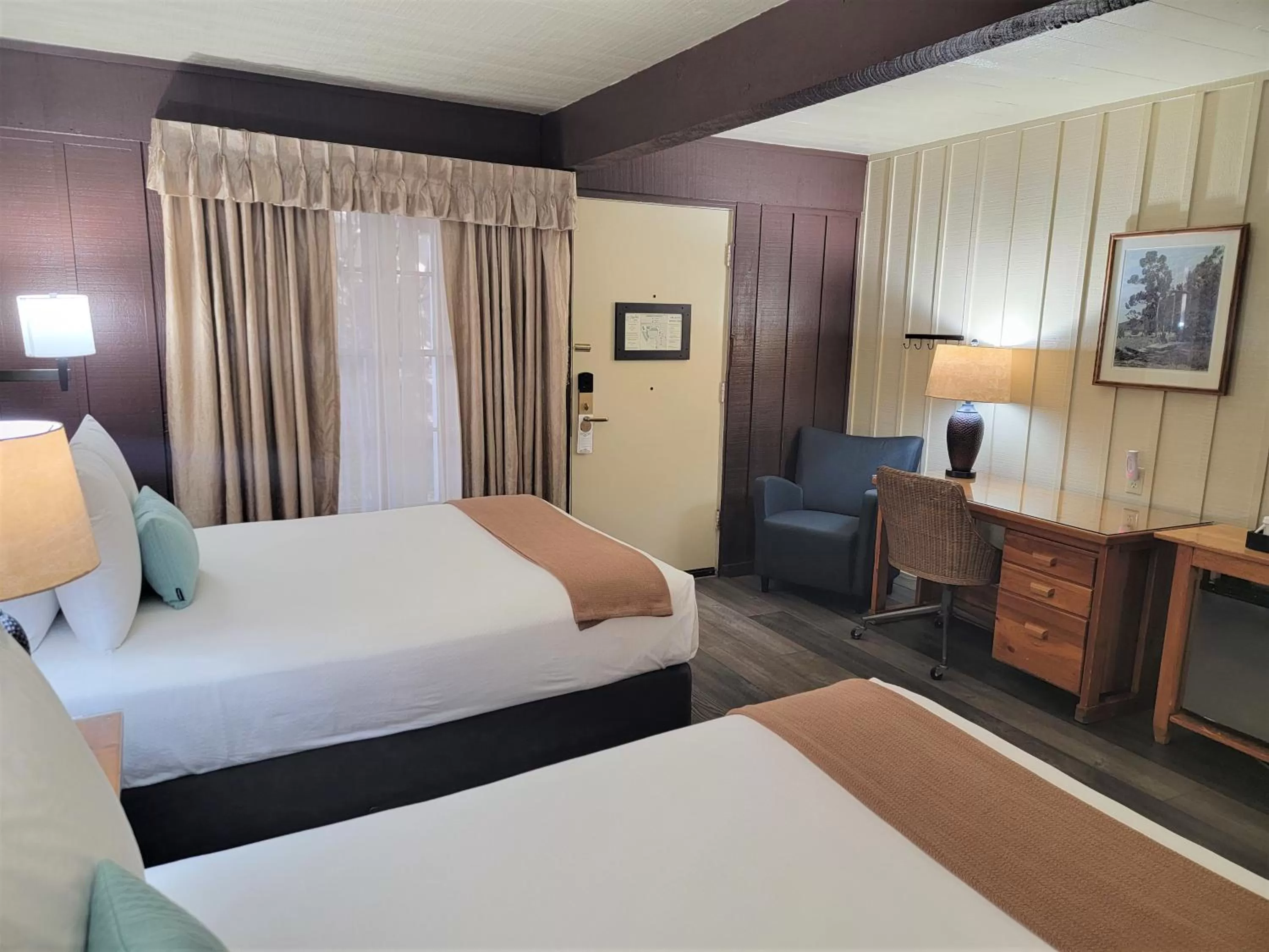 Bedroom, Bed in El Pueblo Inn