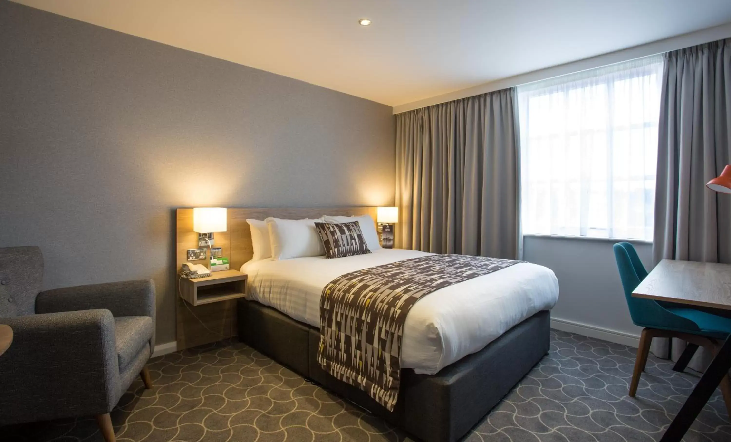 Photo of the whole room, Bed in Holiday Inn Ellesmere Port/Cheshire Oaks, an IHG Hotel