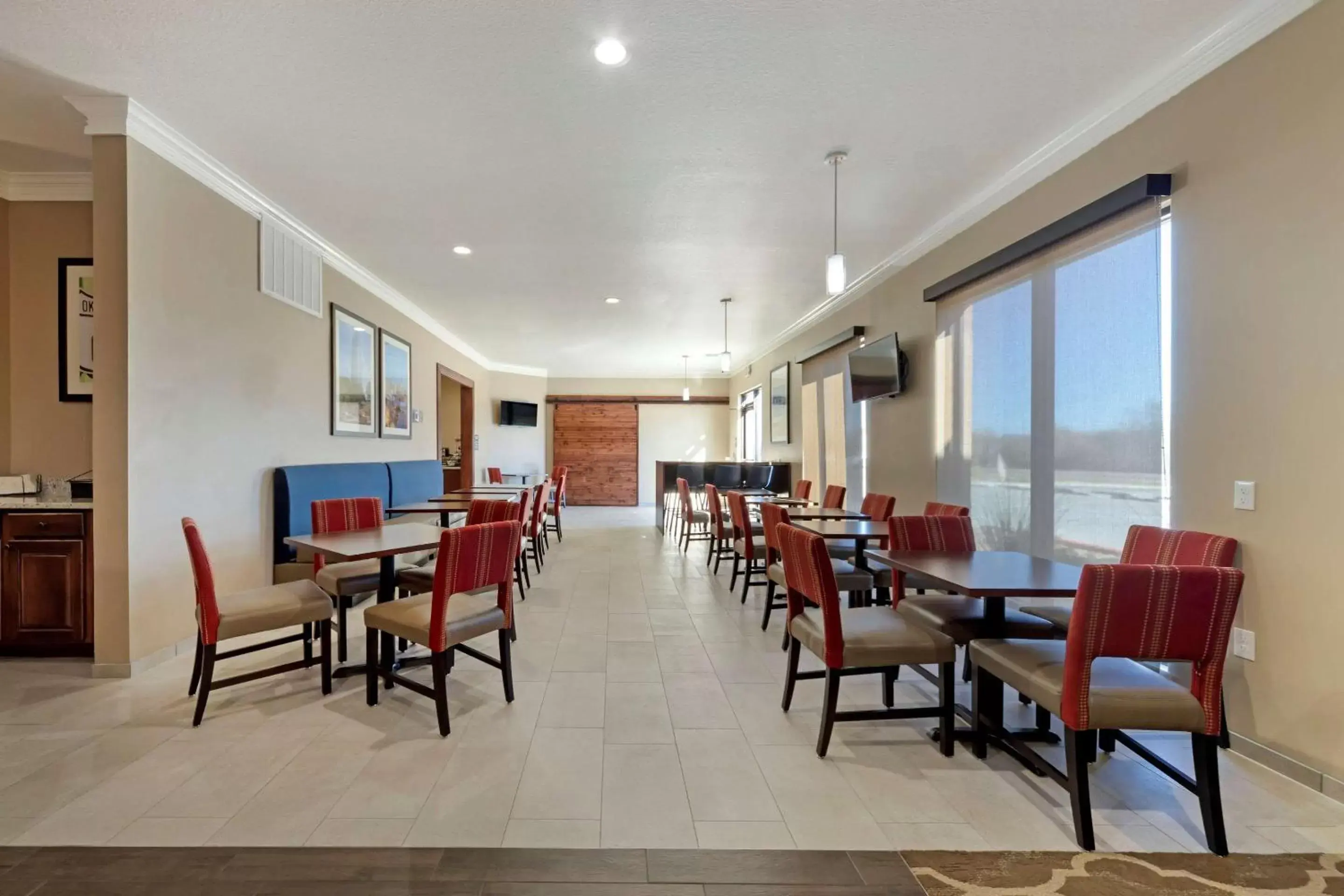 Restaurant/places to eat in Comfort Inn & Suites Harrah Restaurant/places to eat in Comfort Inn & Suites Harrah