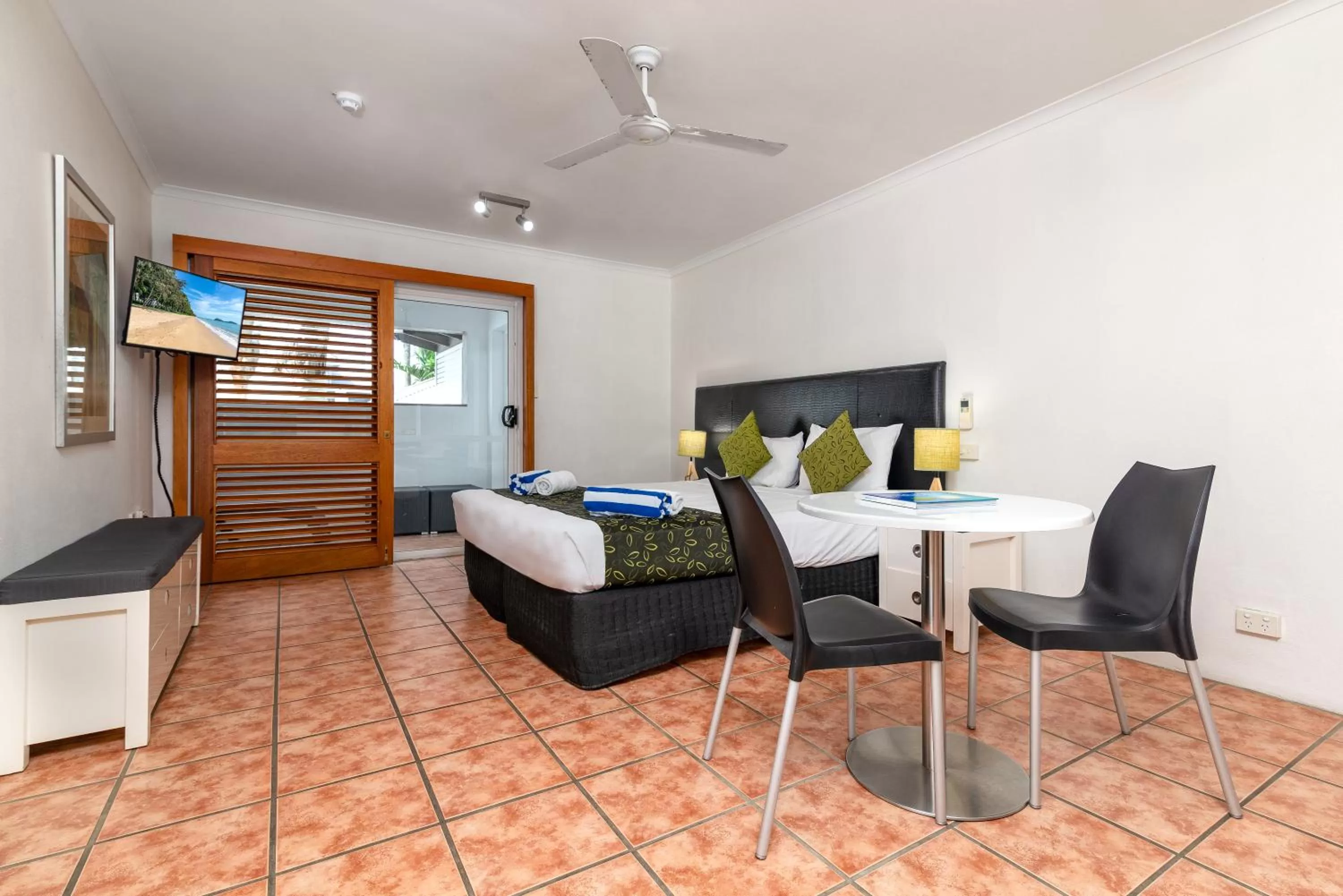 Dining area, Bed in Paradise On The Beach Resort