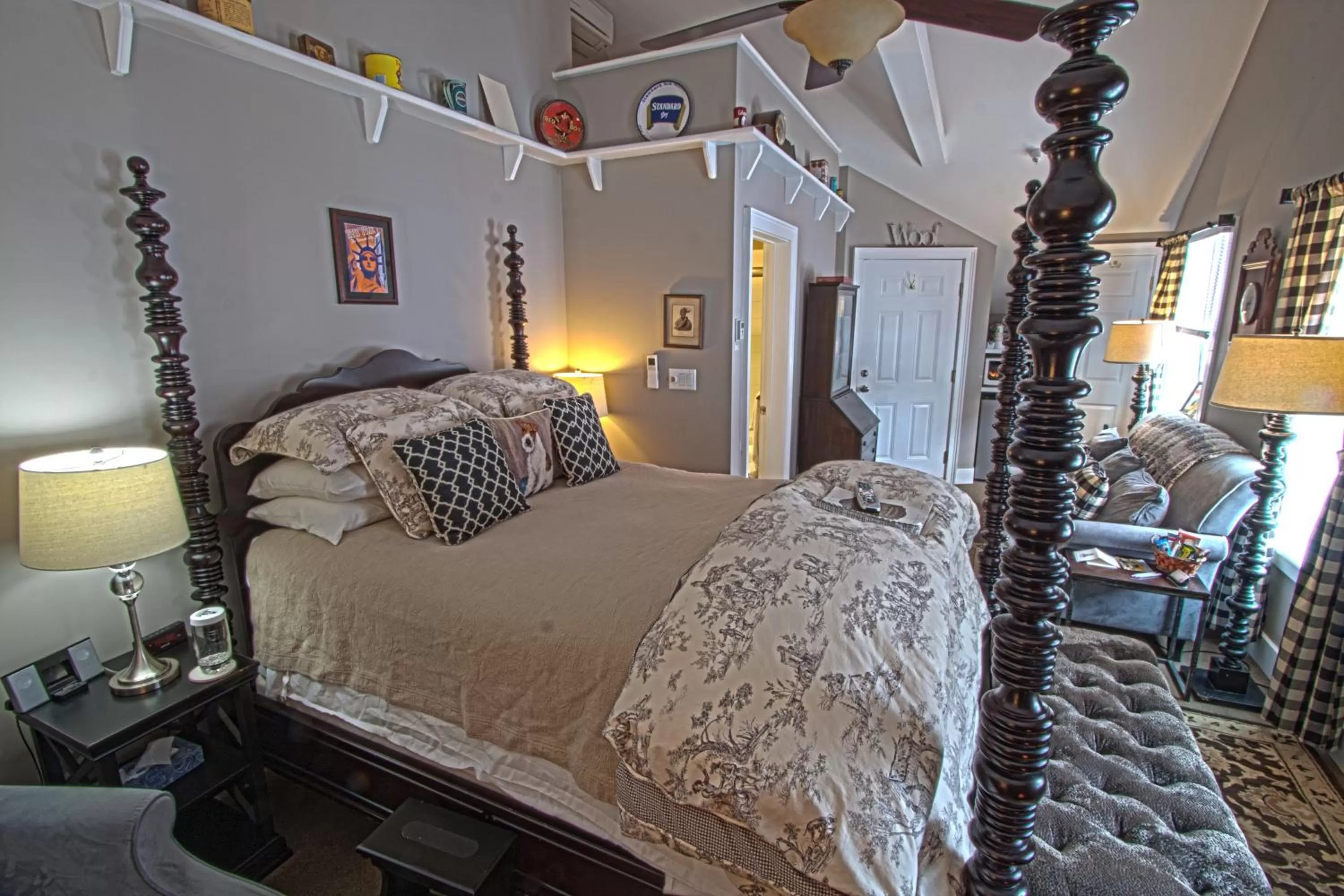 Queen Suite in Phineas Swann Inn & Spa