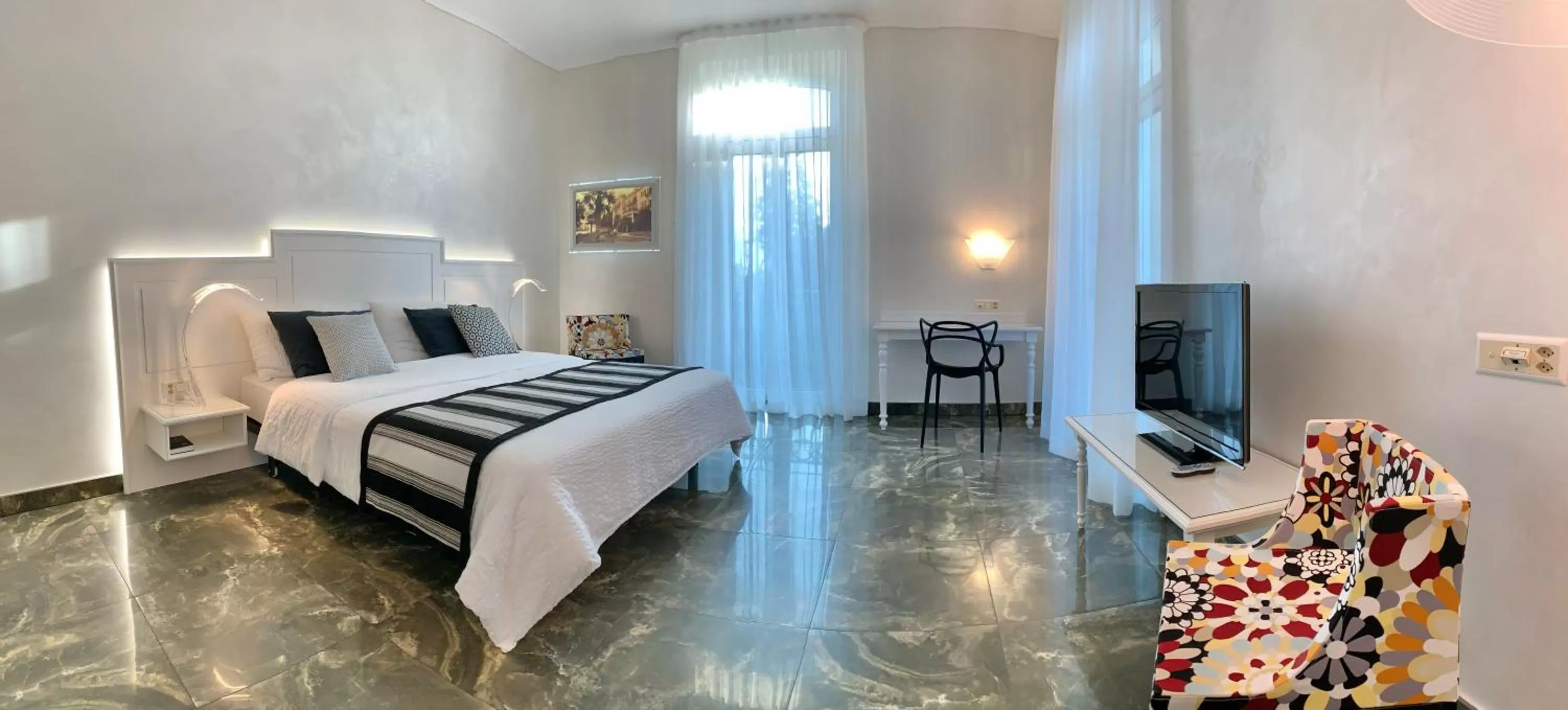 Bed in Continental Parkhotel