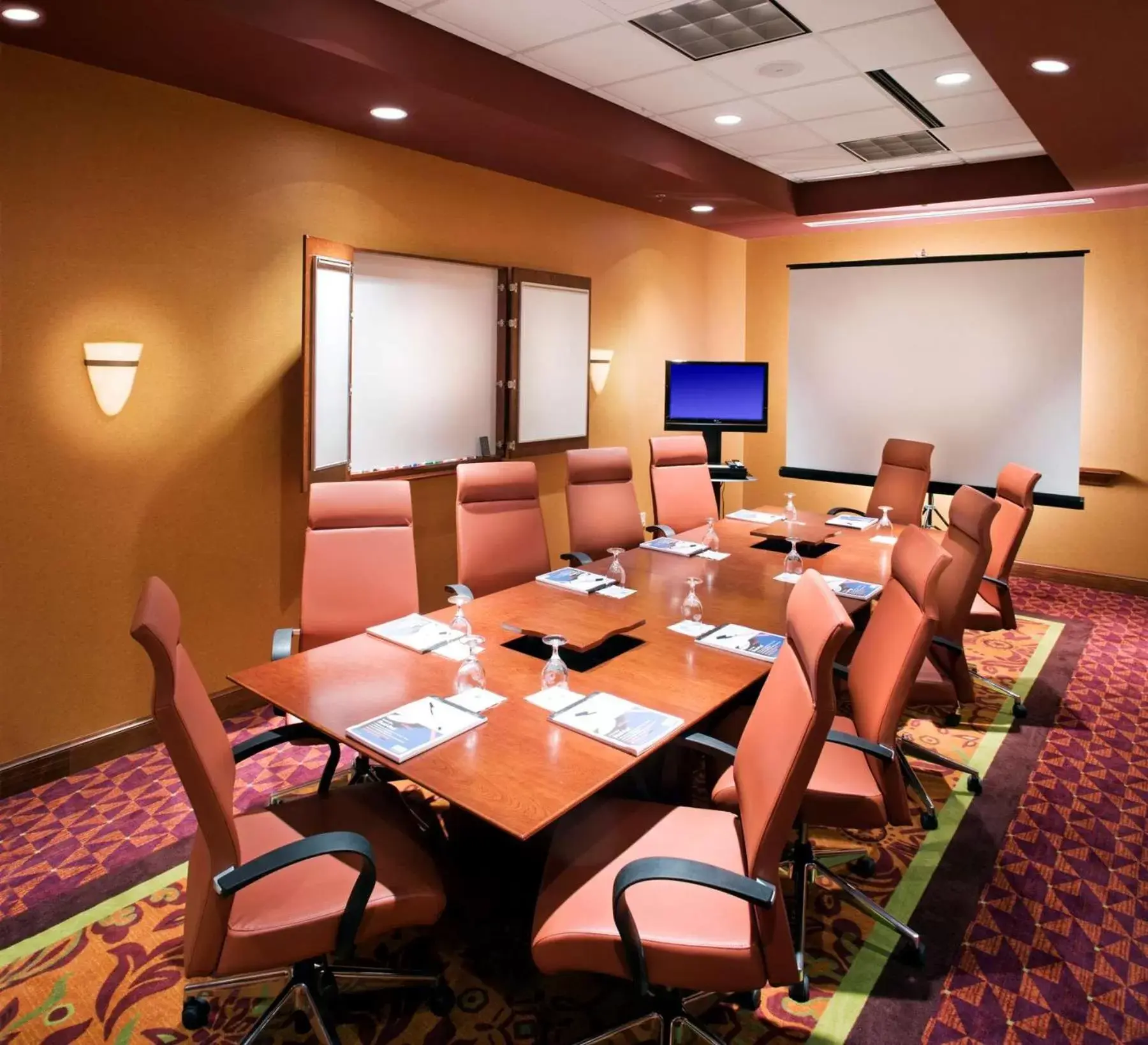 Meeting/conference room in Embassy Suites East Peoria Hotel and Riverfront Conference Center