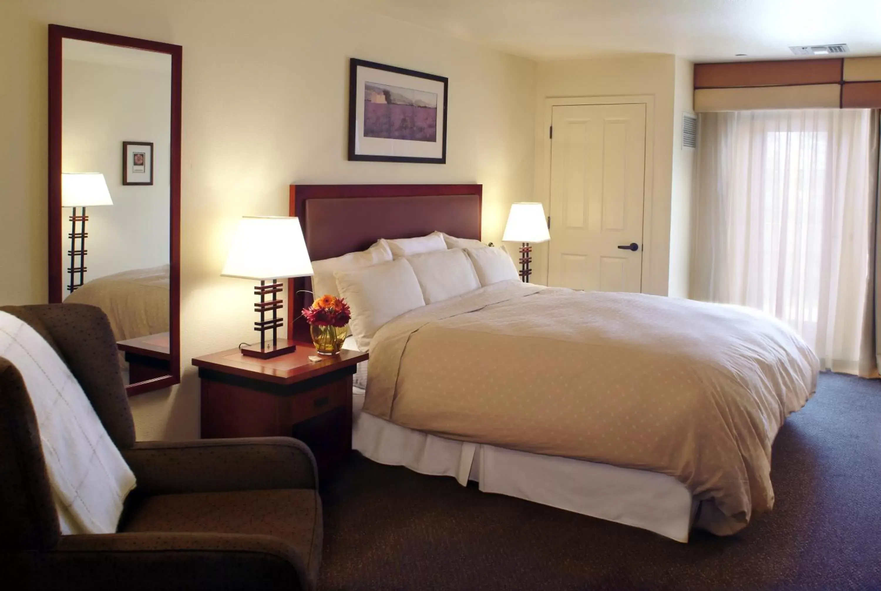 Bedroom, Bed in Larkspur Landing Folsom-An All-Suite Hotel