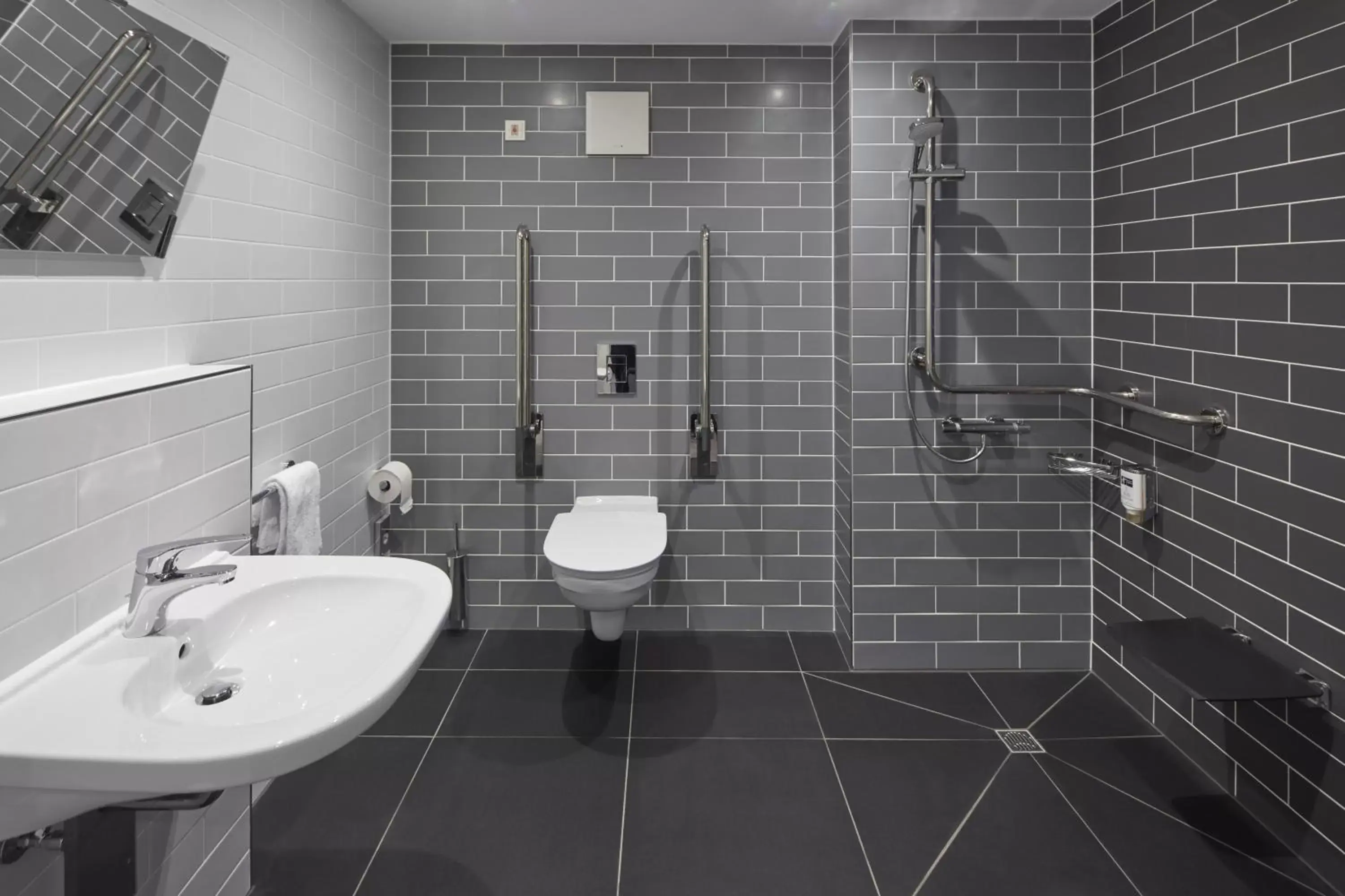 Photo of the whole room, Bathroom in Holiday Inn Express - Merzig, an IHG Hotel