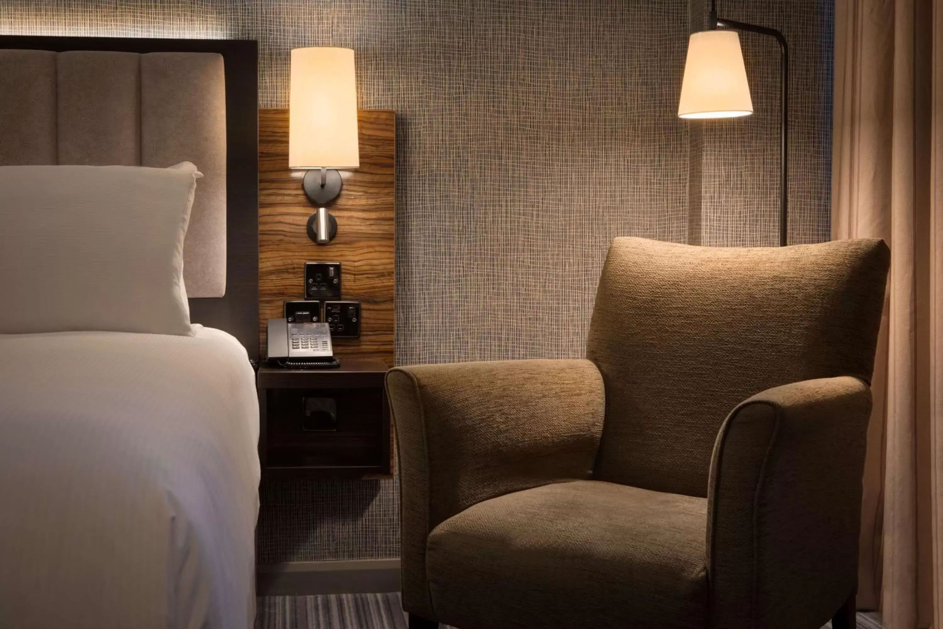 Bed, Seating Area in DoubleTree by Hilton London Chelsea