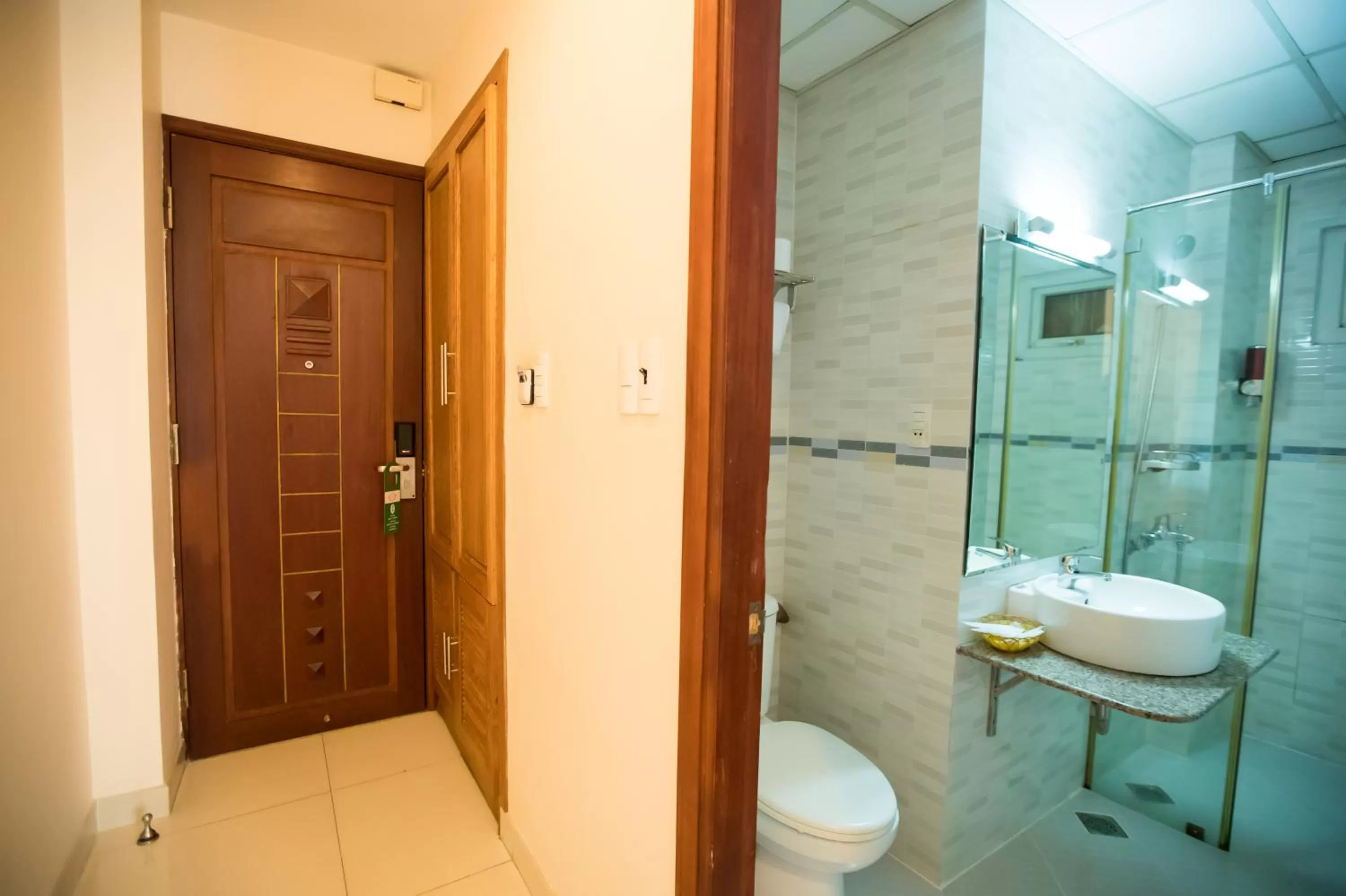 Shower in Ipeace Hotel - Bùi Viện Walking Street