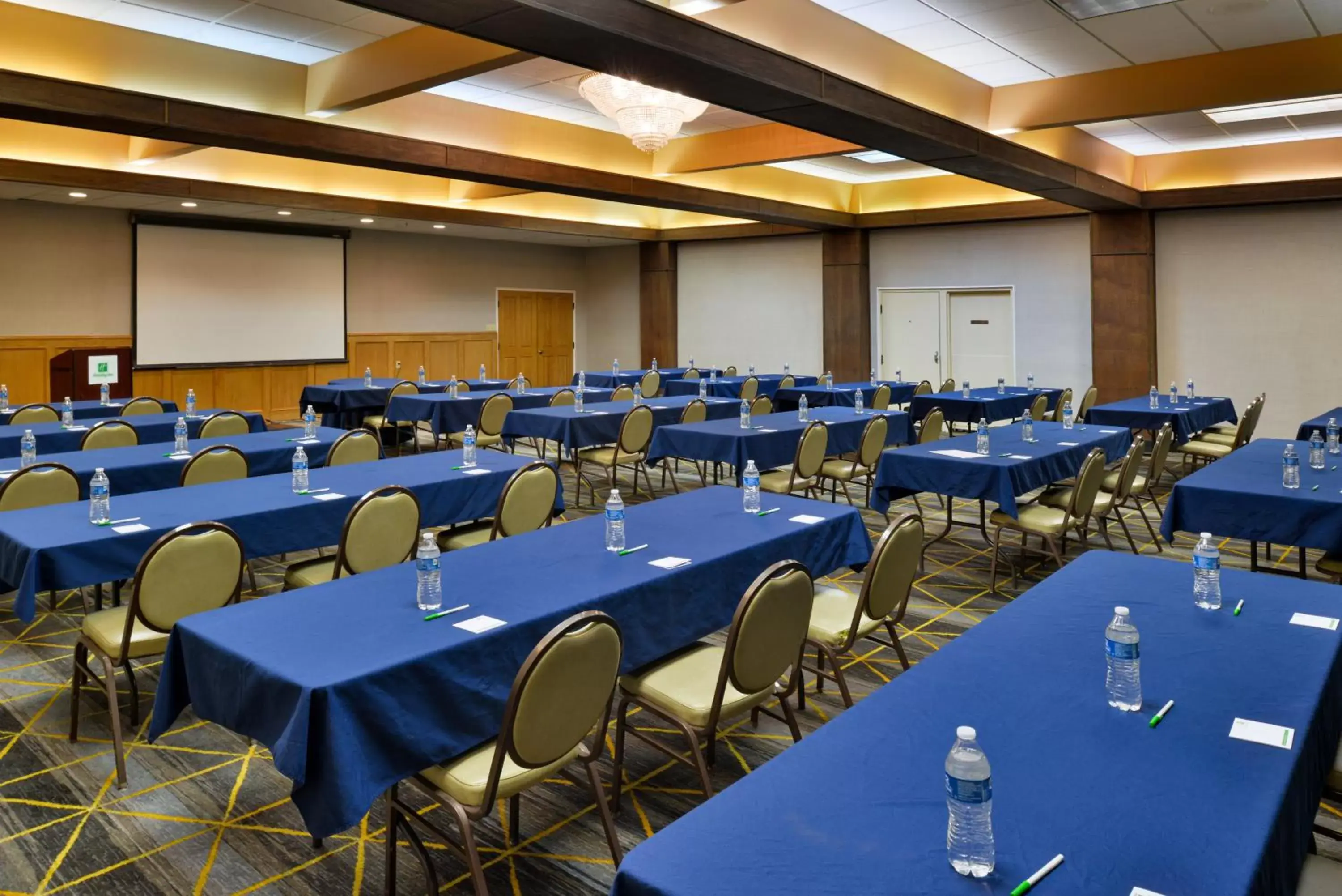 Meeting/conference room in Holiday Inn Great Falls-Convention Center, an IHG Hotel