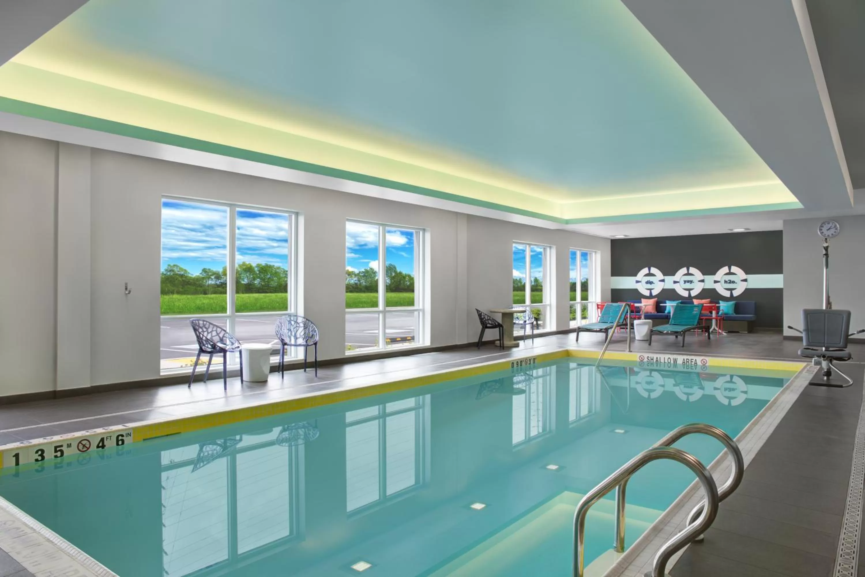 Swimming pool in Tru By Hilton Toronto Airport West