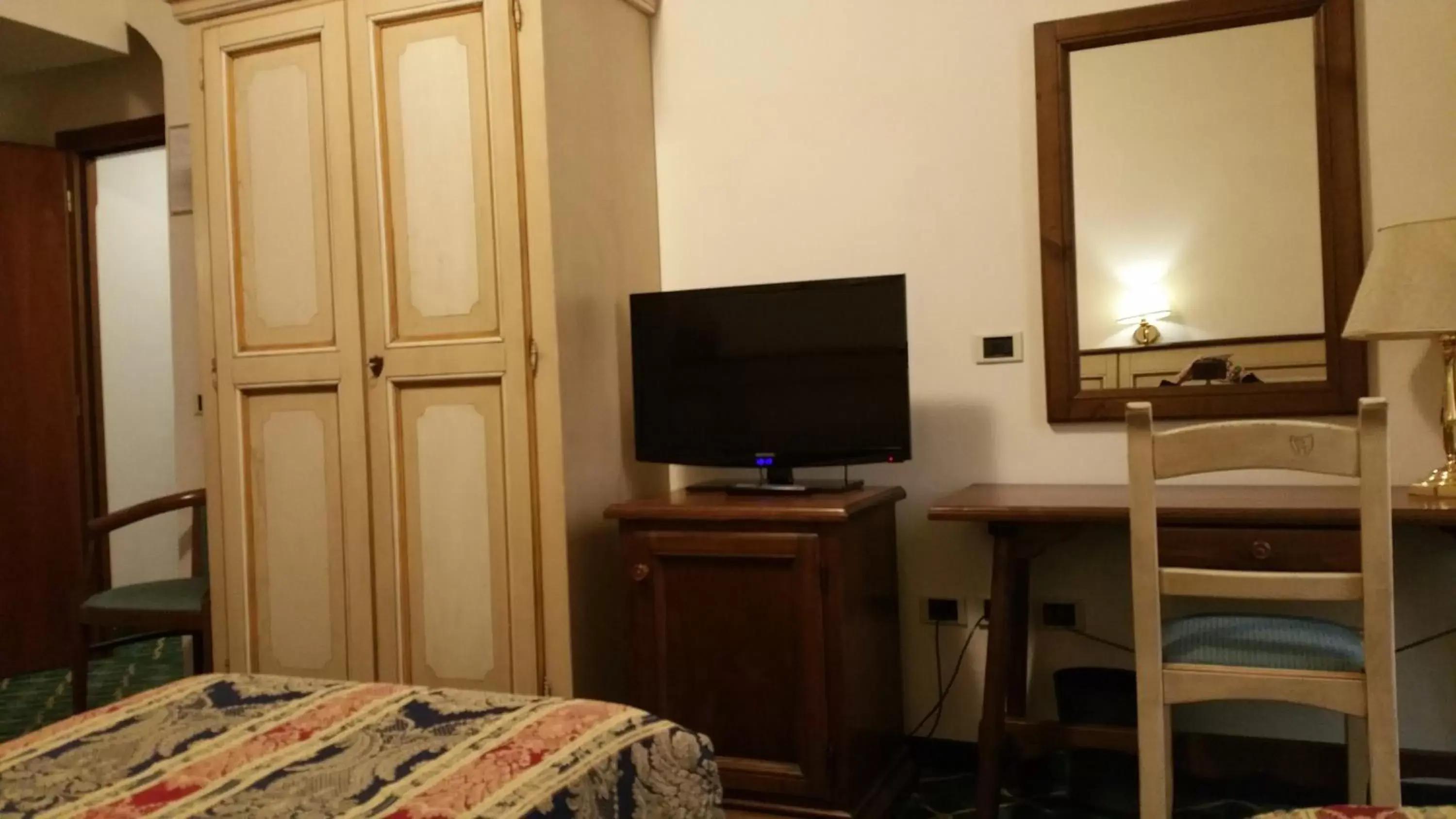 Bedroom, TV/Entertainment Center in Hotel De Lanzi