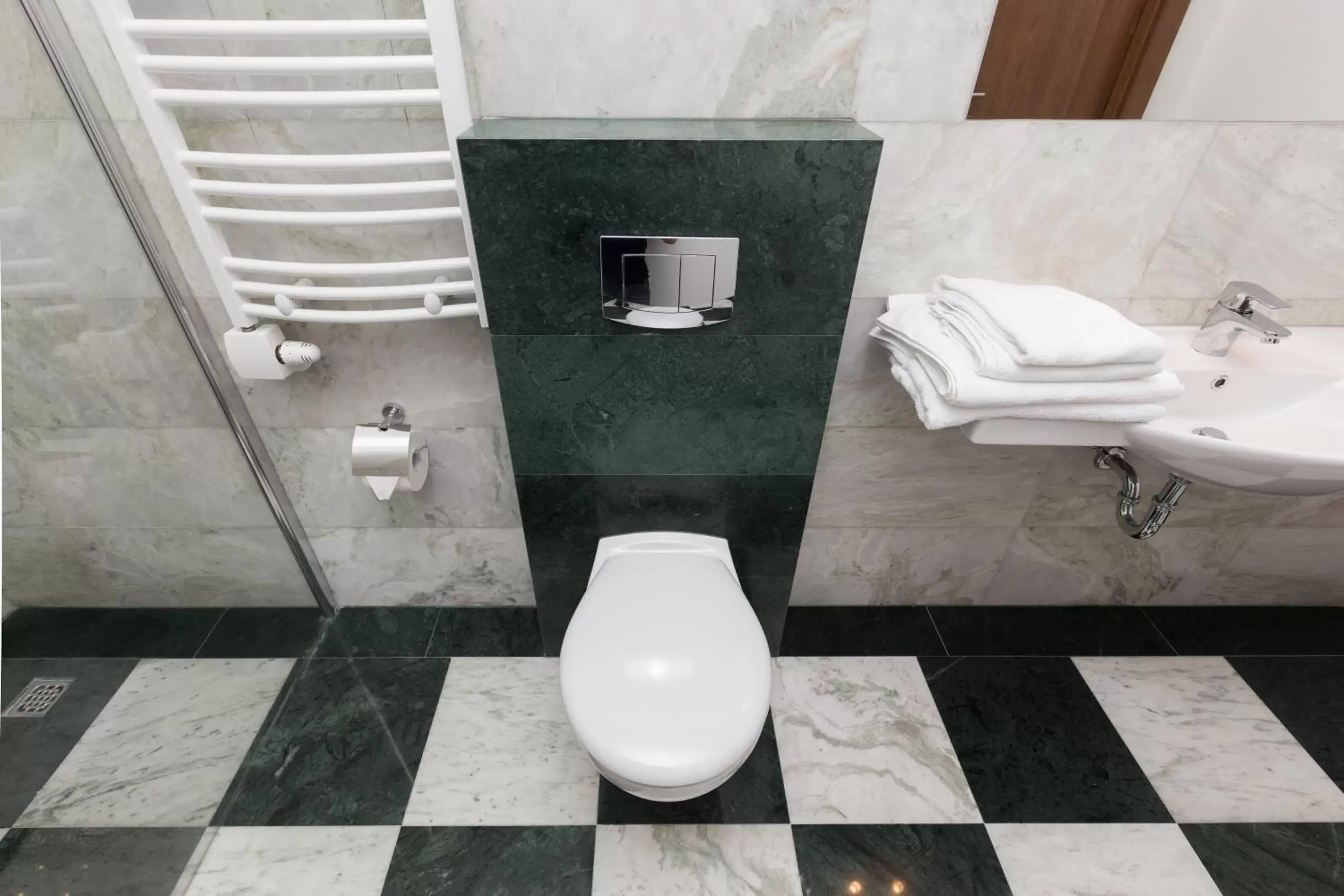 Bathroom in Grottger Luxury Boutique Hotel City