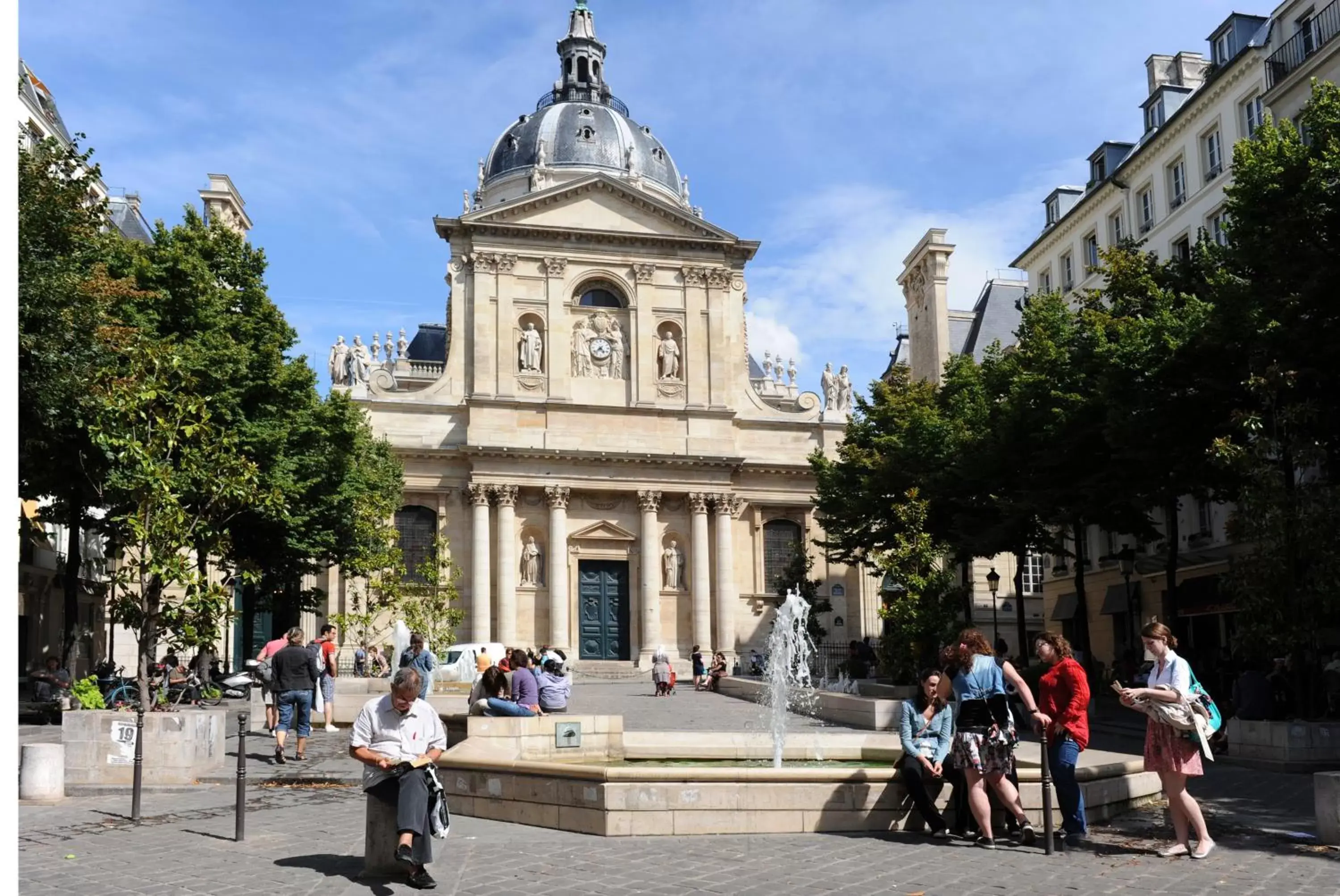 Nearby landmark in Hôtel Central Saint Germain