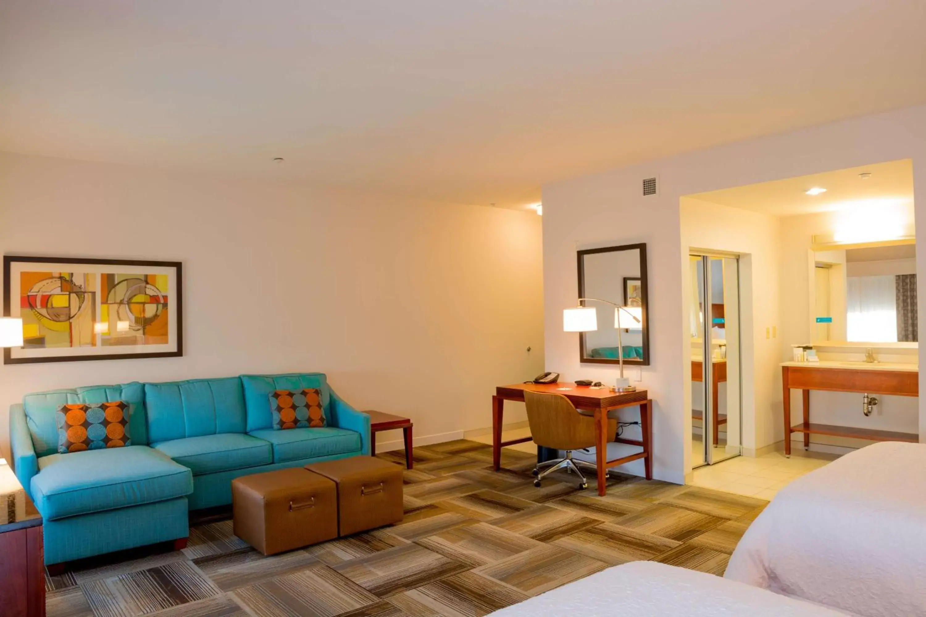 Living room, Seating Area in Hampton Inn & Suites Riverside/Corona East